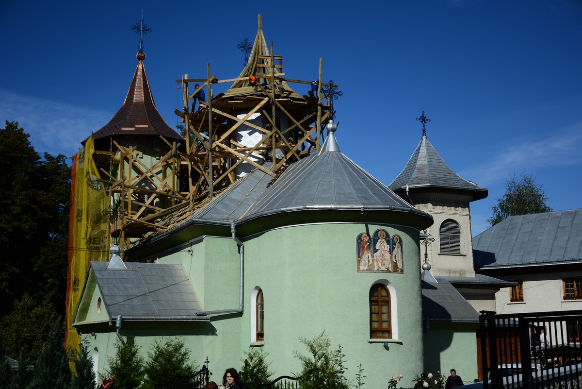 Foto: Constantin Ciofu Lucrări de reabilitare la Biserica "Sfinţii Împăraţi Constantin şi Elena" din Gura Humorului