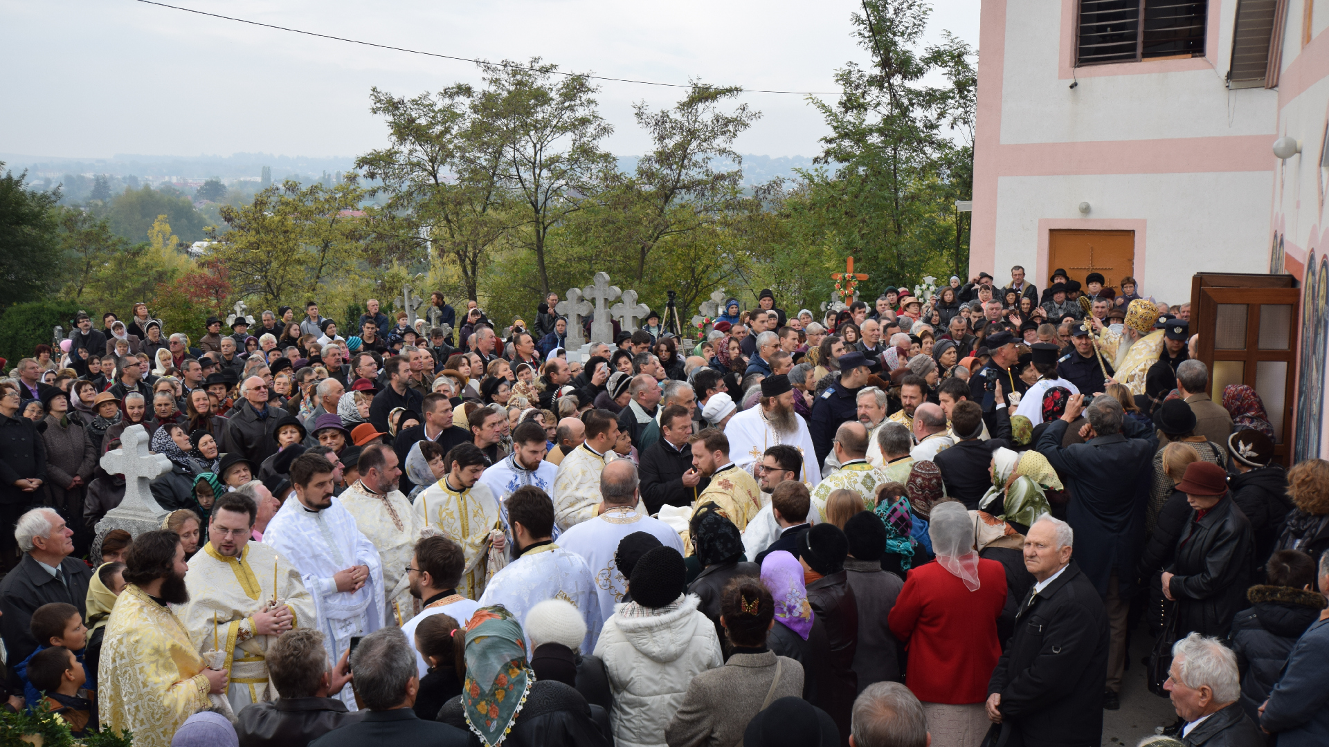 Resfințire la Trestiana: „Destinația omului nu este mormântul” Resfințire la Trestiana: „Destinația omului nu este mormântul”