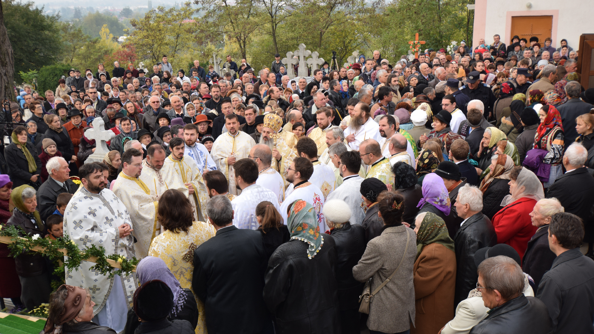 Resfințire la Trestiana: „Destinația omului nu este mormântul” Resfințire la Trestiana: „Destinația omului nu este mormântul”