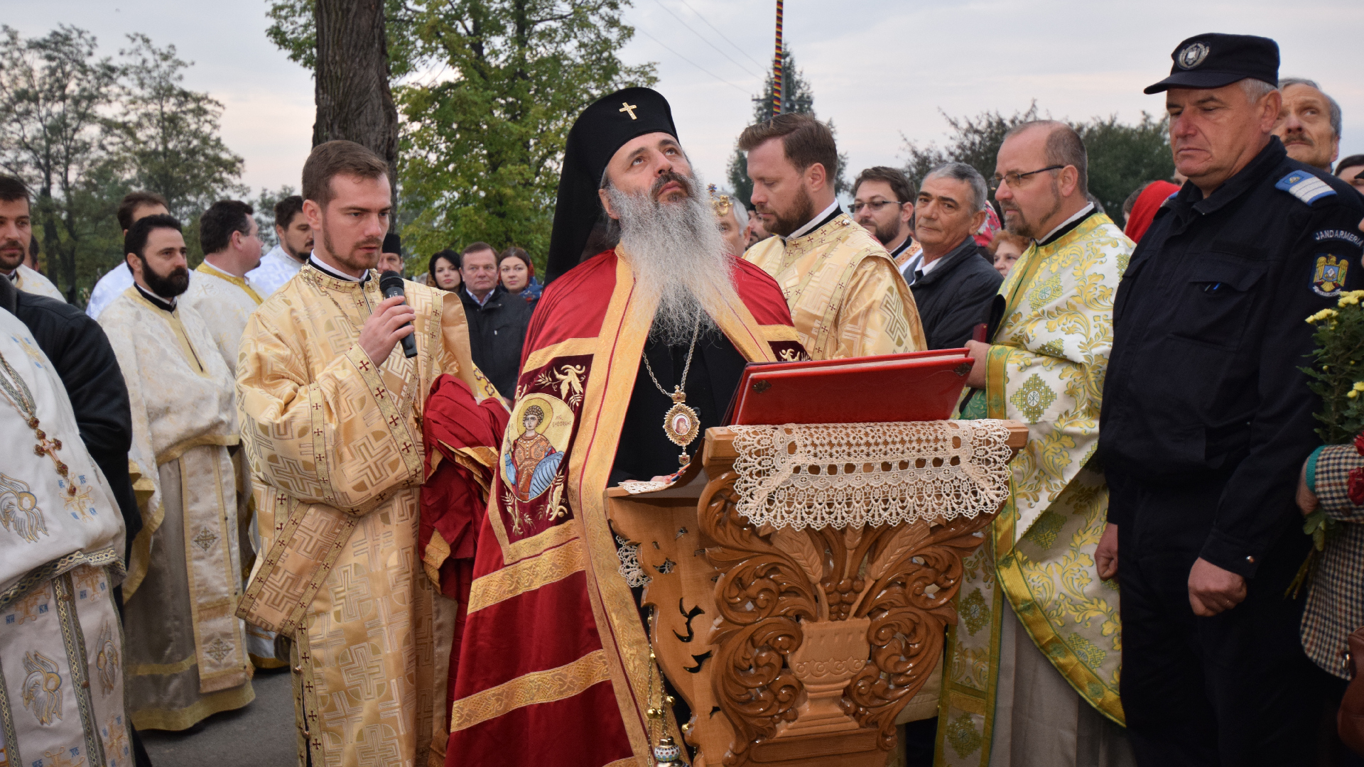 Resfințire la Trestiana: „Destinația omului nu este mormântul” Resfințire la Trestiana: „Destinația omului nu este mormântul”