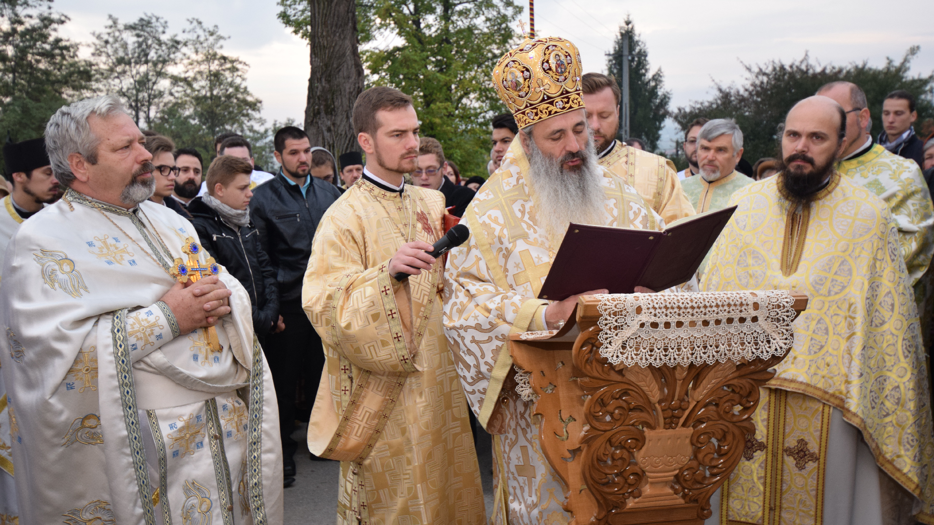Resfințire la Trestiana: „Destinația omului nu este mormântul” Resfințire la Trestiana: „Destinația omului nu este mormântul”