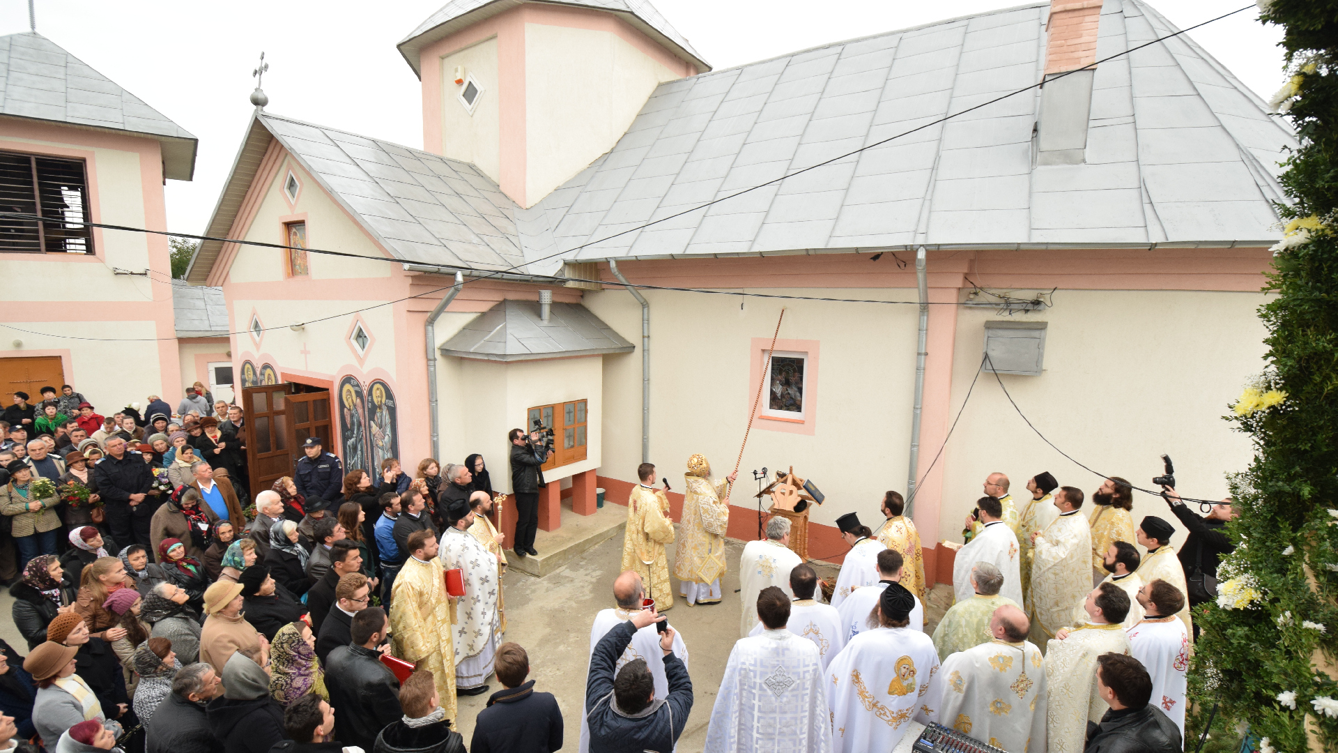 Resfințire la Trestiana: „Destinația omului nu este mormântul” Resfințire la Trestiana: „Destinația omului nu este mormântul”