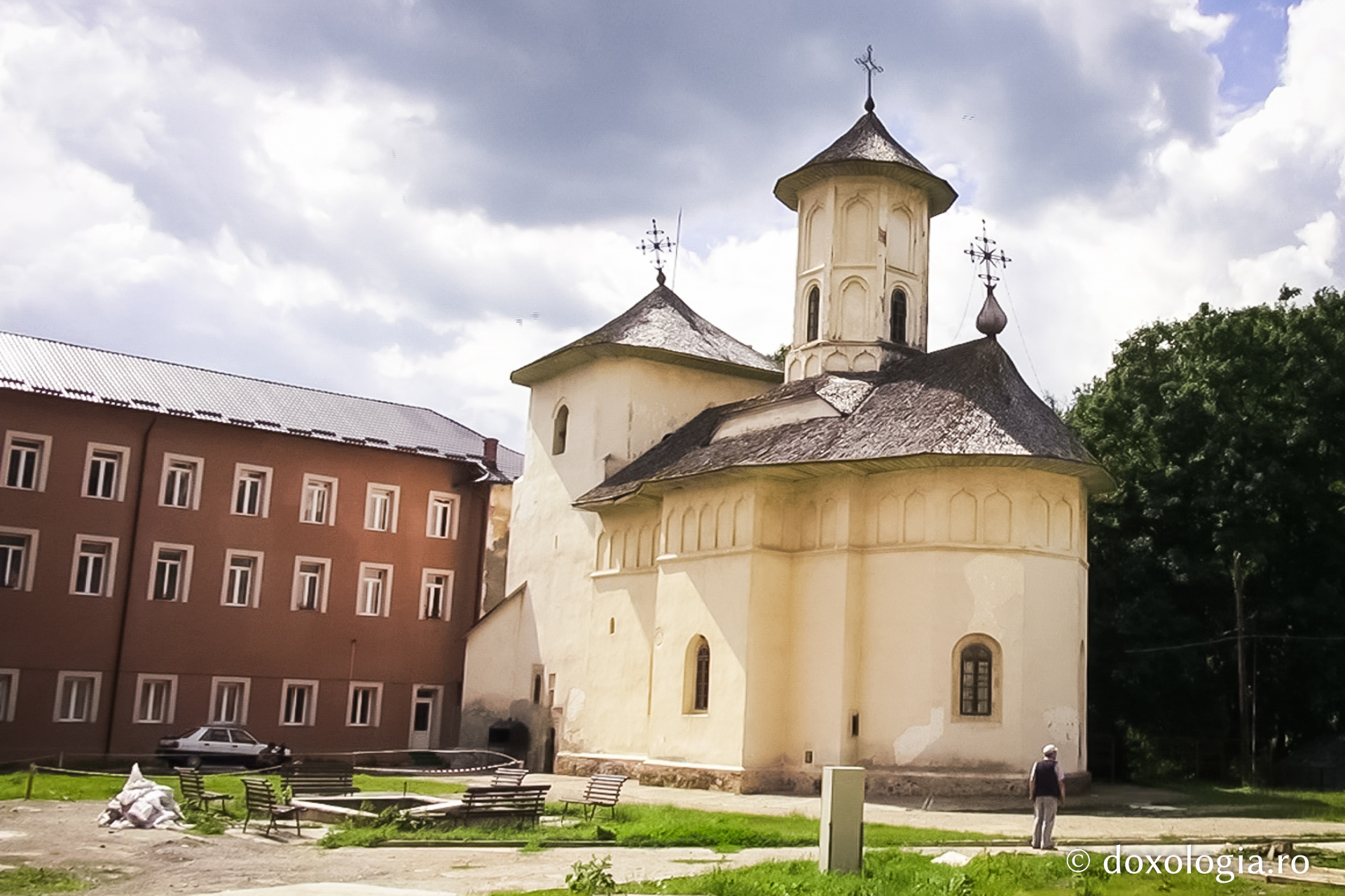 Biserica veche a Mănăstirii Bisericani Biserica veche a Mănăstirii Bisericani