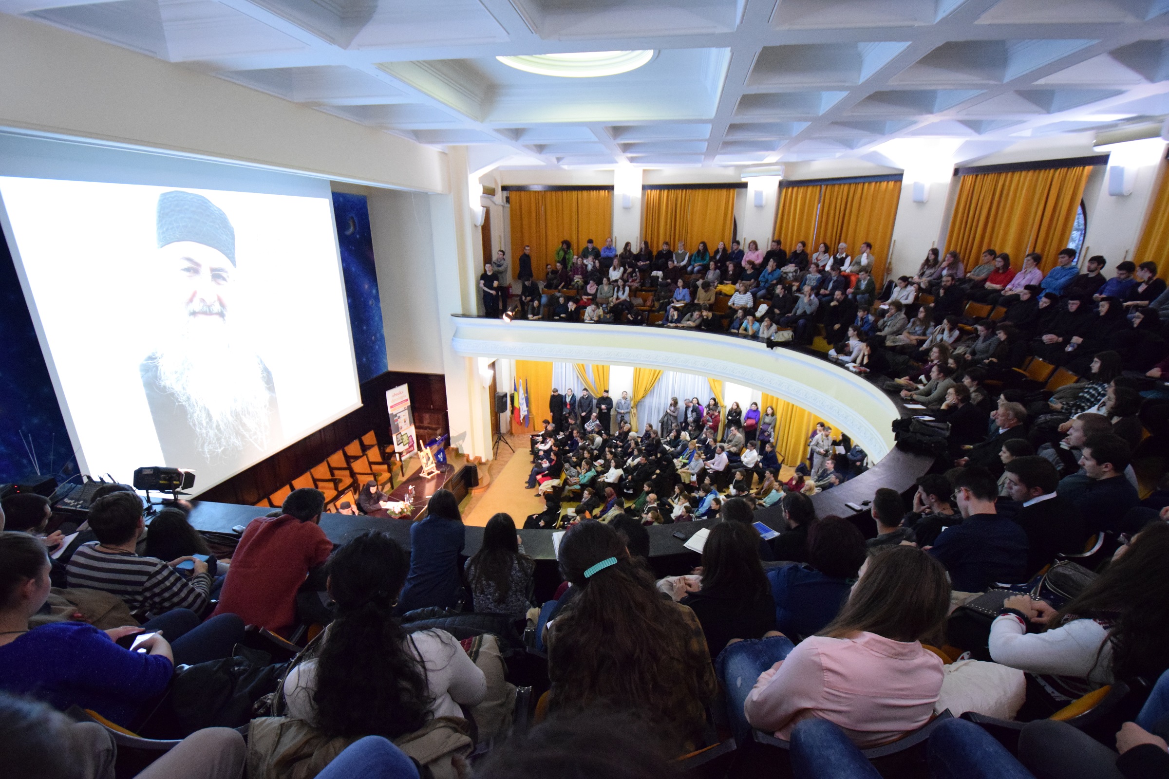 Sală arhiplină, la cea de-a doua conferință susținută de părintele Zaharia Zaharou la Iași