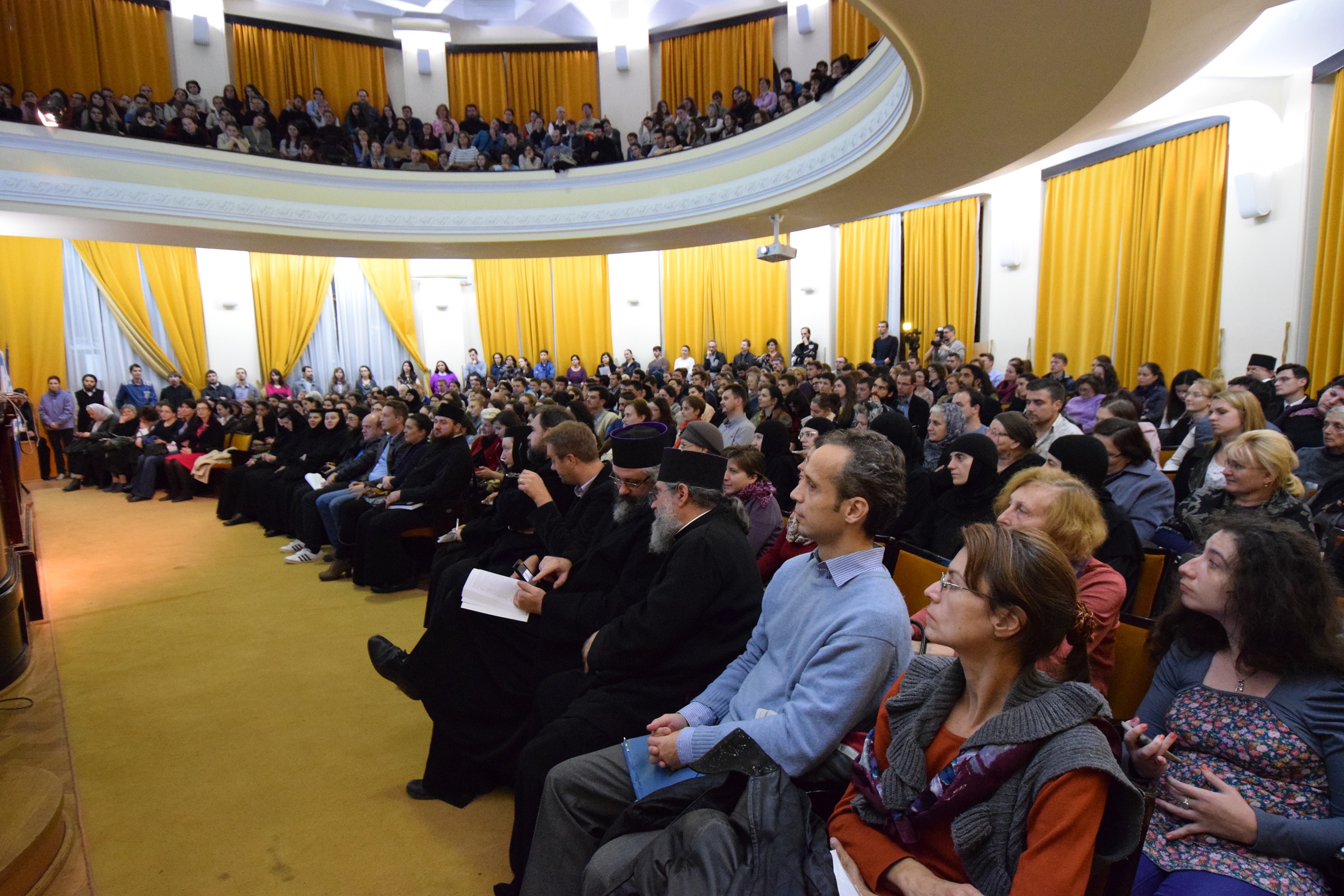 Sală arhiplină, la cea de-a doua conferință susținută de părintele Zaharia Zaharou la Iași