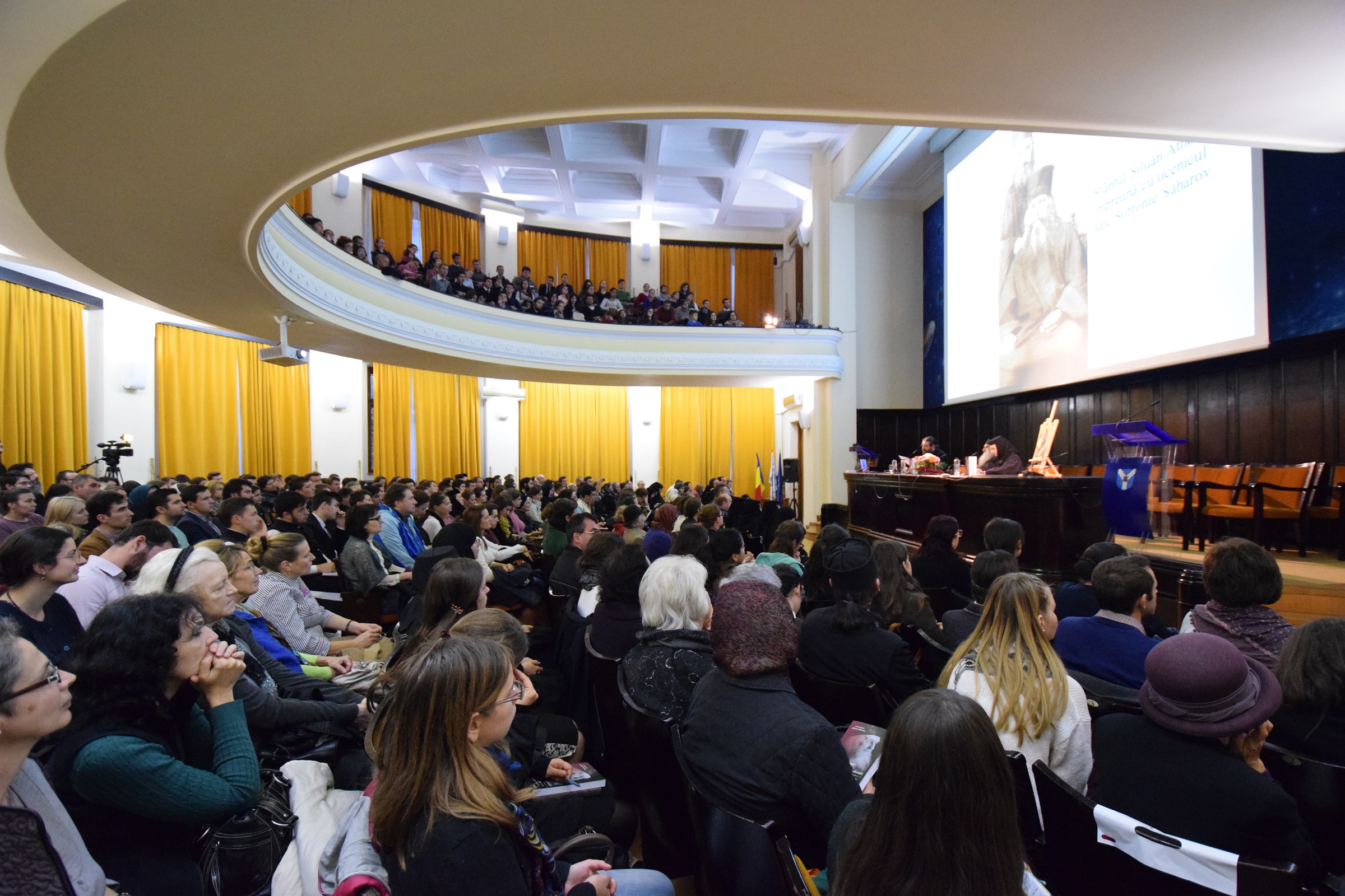 Sală arhiplină, la cea de-a doua conferință susținută de părintele Zaharia Zaharou la Iași