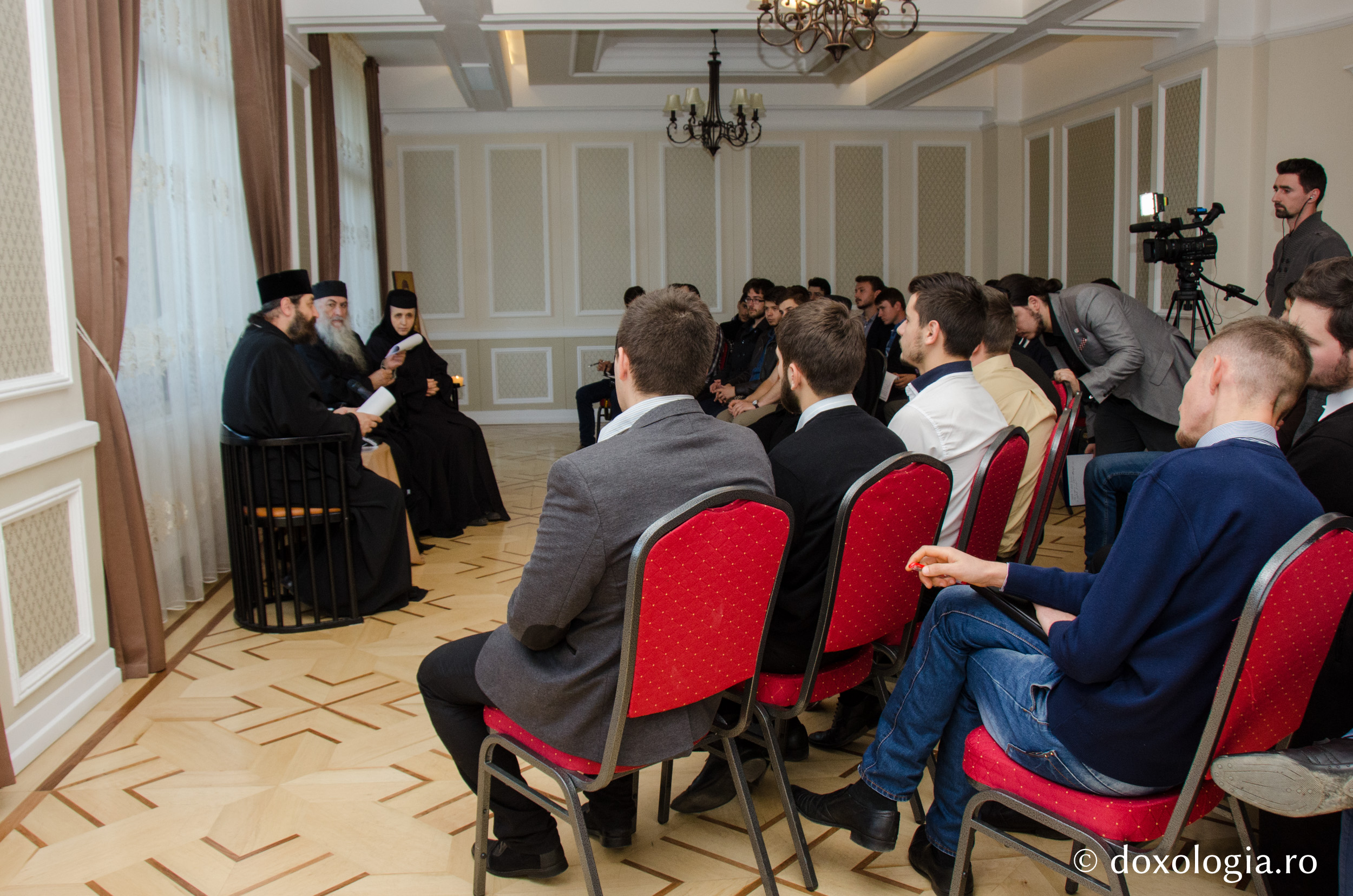 „Rugăciunea îi face pe lucrătorii ei prieteni ai Crucii și părtași ai bucuriei și binecuvântării Învierii”