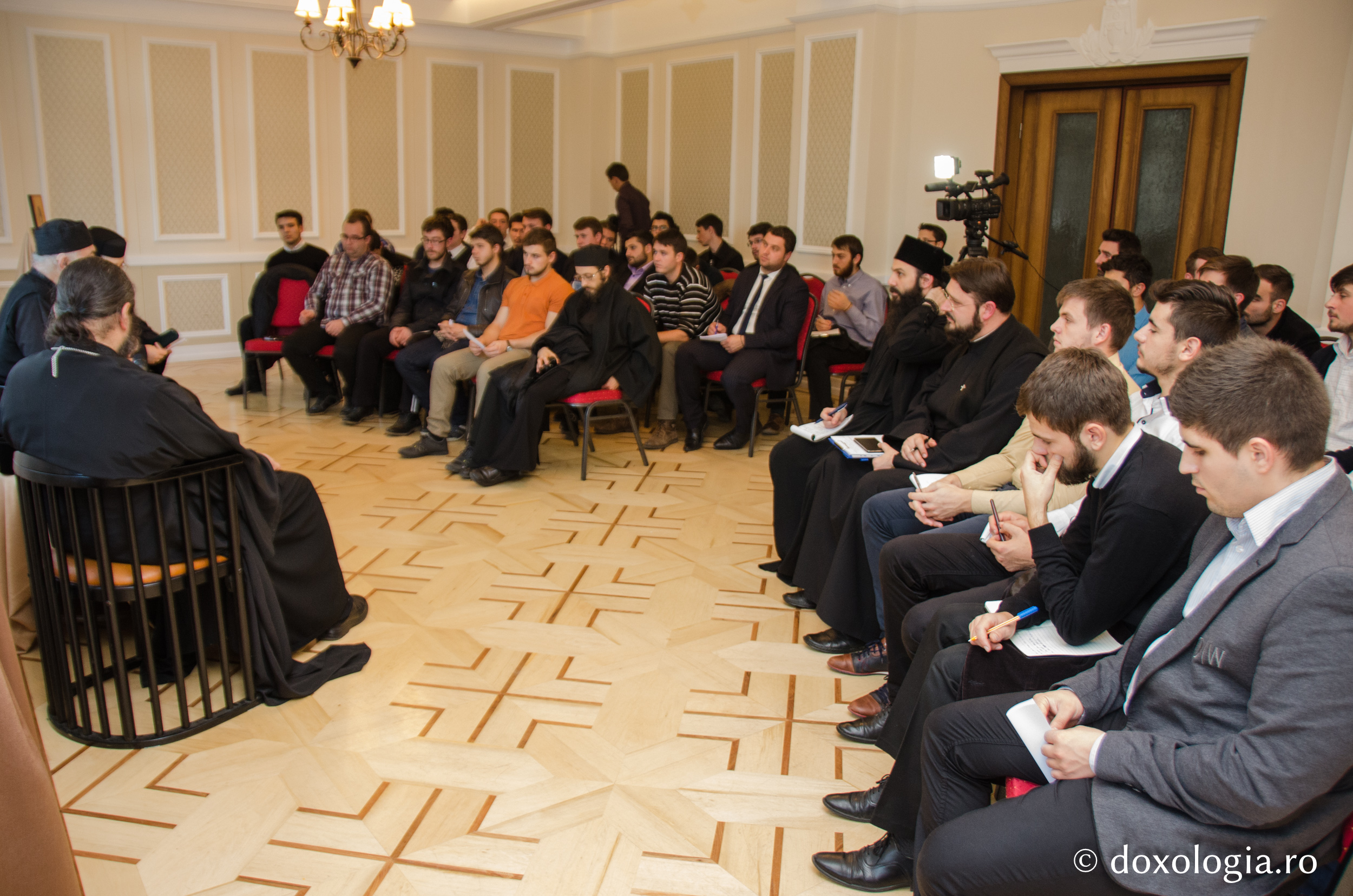 „Rugăciunea îi face pe lucrătorii ei prieteni ai Crucii și părtași ai bucuriei și binecuvântării Învierii”