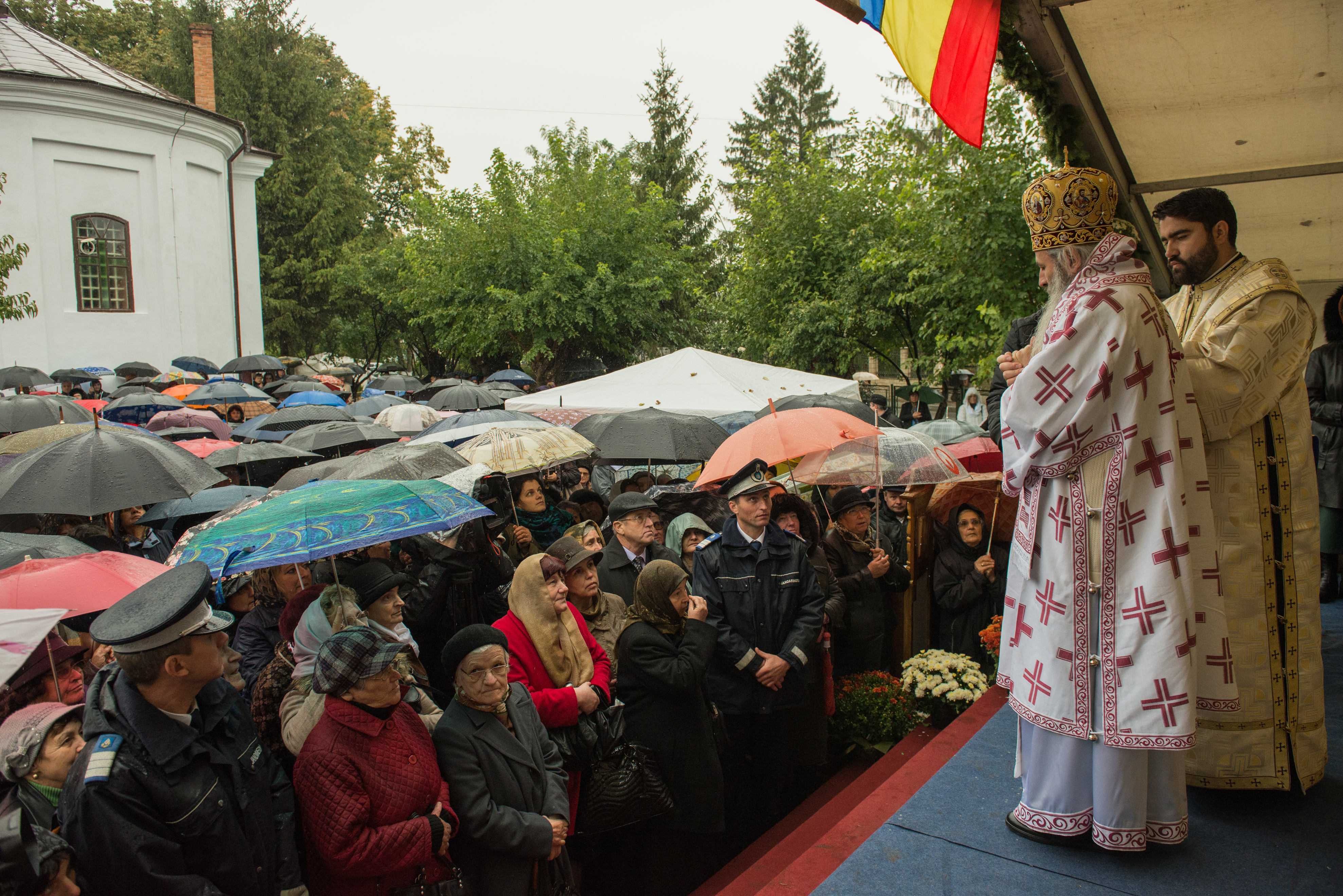 (Video) Resfințire de biserică în cartierul ieșean Tătărași