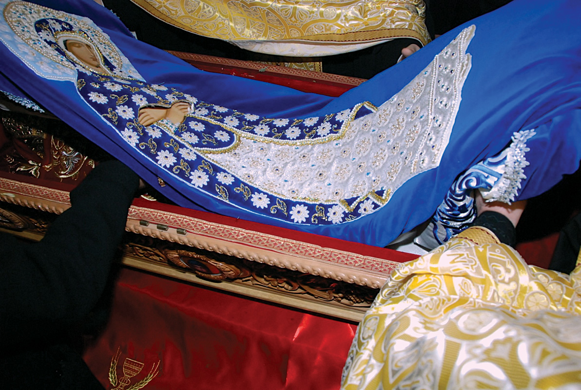 Veşmântul Sfântei Cuvioasă Parascheva de la Iași