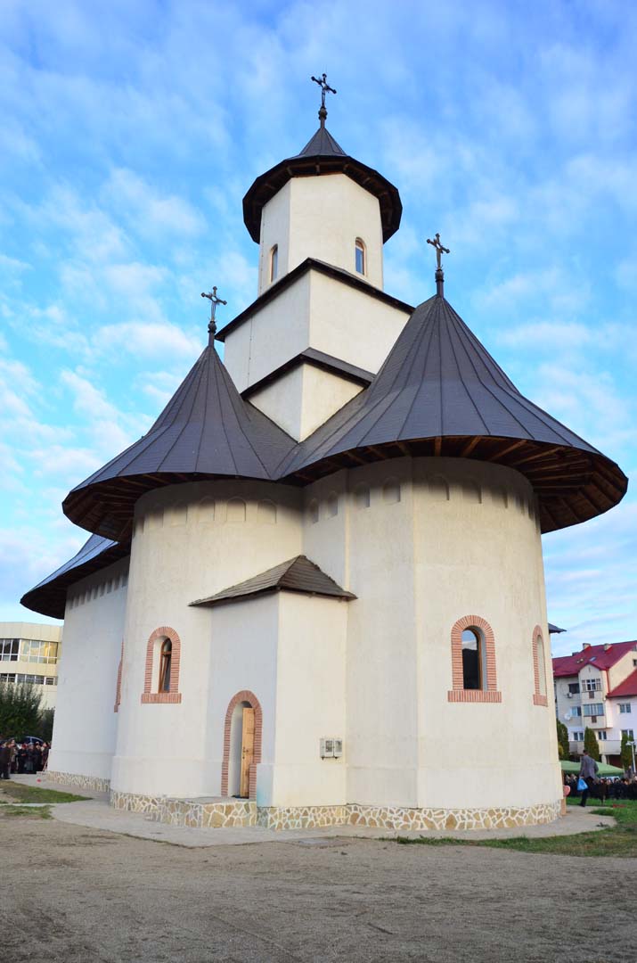 „Omul viu este cel care recunoaște iubirea lui Dumnezeu” - Sfințire de biserică la Răducăneni, Protopopiatul II Iași