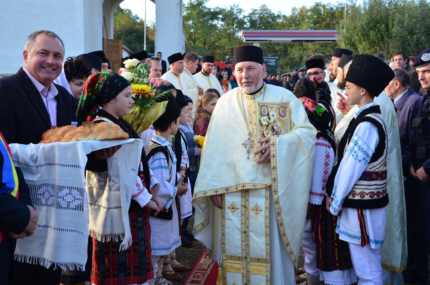 „Omul viu este cel care recunoaște iubirea lui Dumnezeu” - Sfințire de biserică la Răducăneni, Protopopiatul II Iași