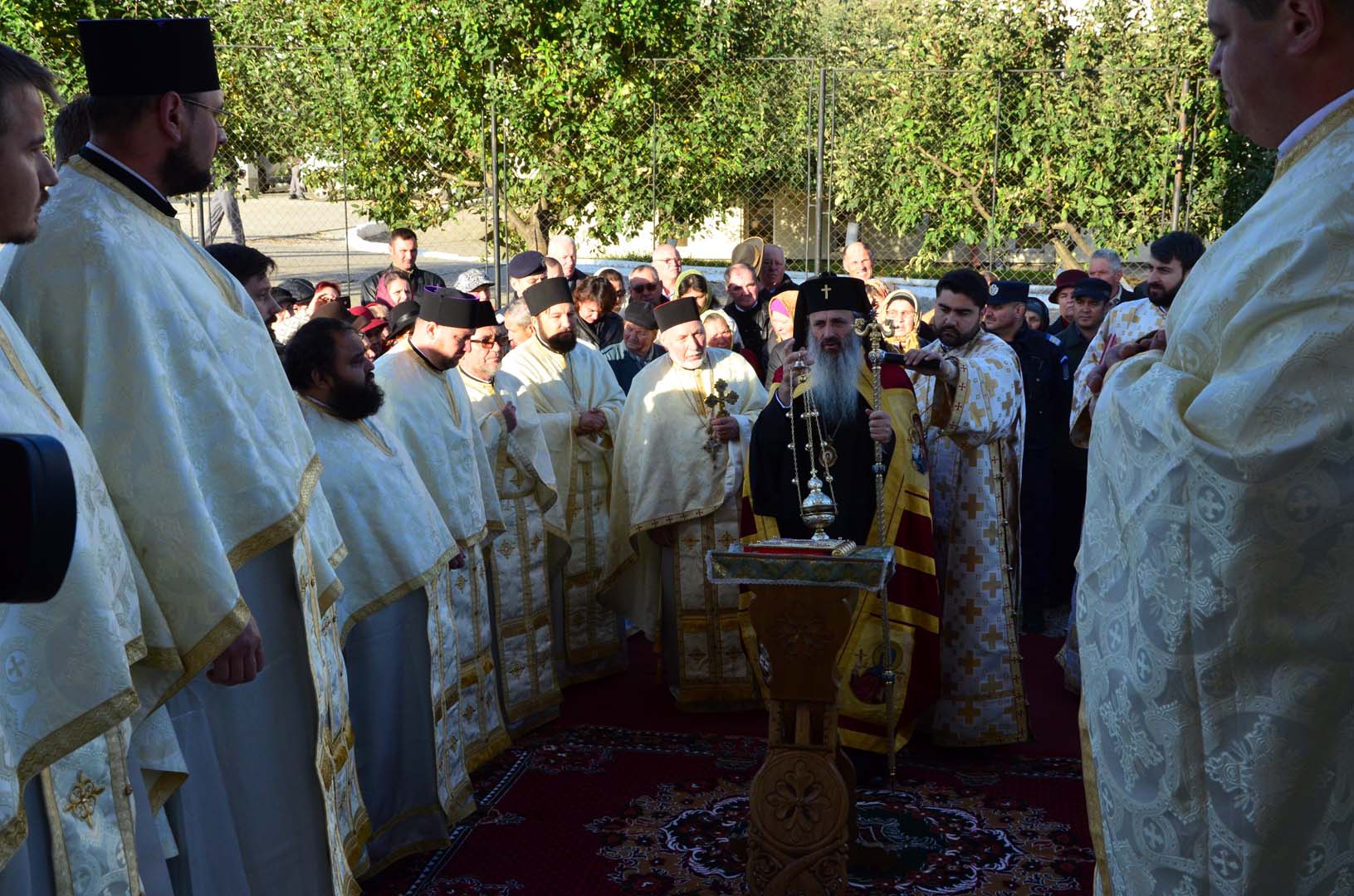 „Omul viu este cel care recunoaște iubirea lui Dumnezeu” - Sfințire de biserică la Răducăneni, Protopopiatul II Iași