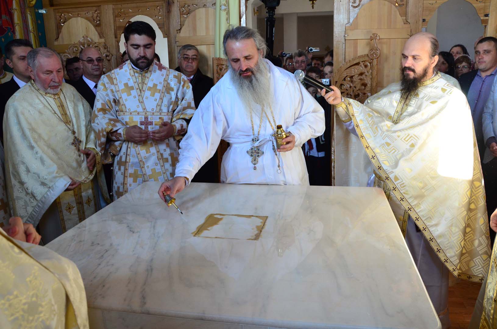 „Omul viu este cel care recunoaște iubirea lui Dumnezeu” - Sfințire de biserică la Răducăneni, Protopopiatul II Iași