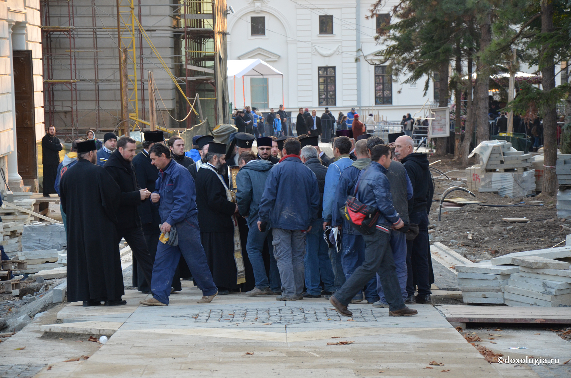 Pelerinii și-au luat rămas bun de la racla cu moaștele Sfântului Ioan Gură de Aur