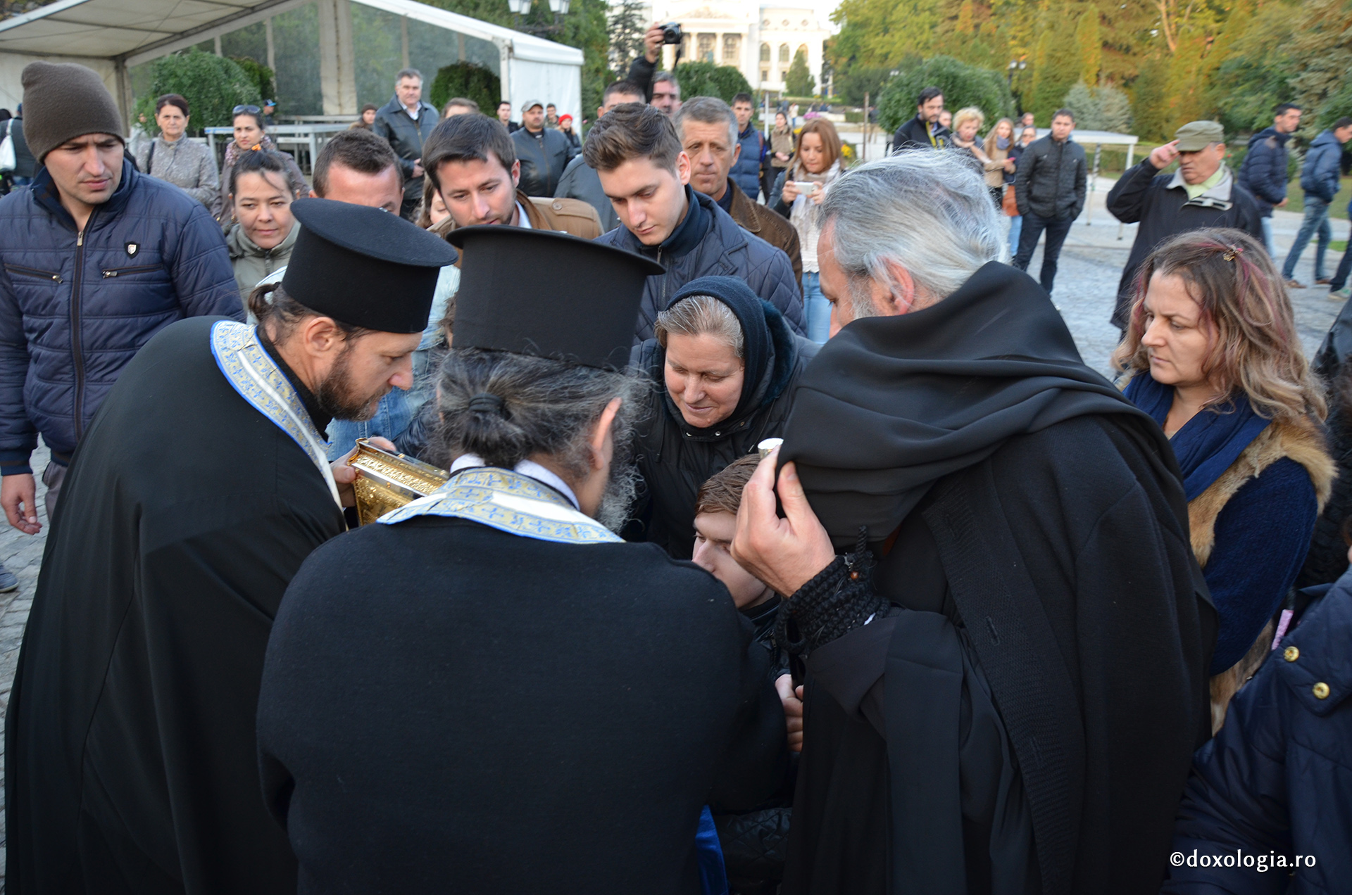 Pelerinii și-au luat rămas bun de la racla cu moaștele Sfântului Ioan Gură de Aur