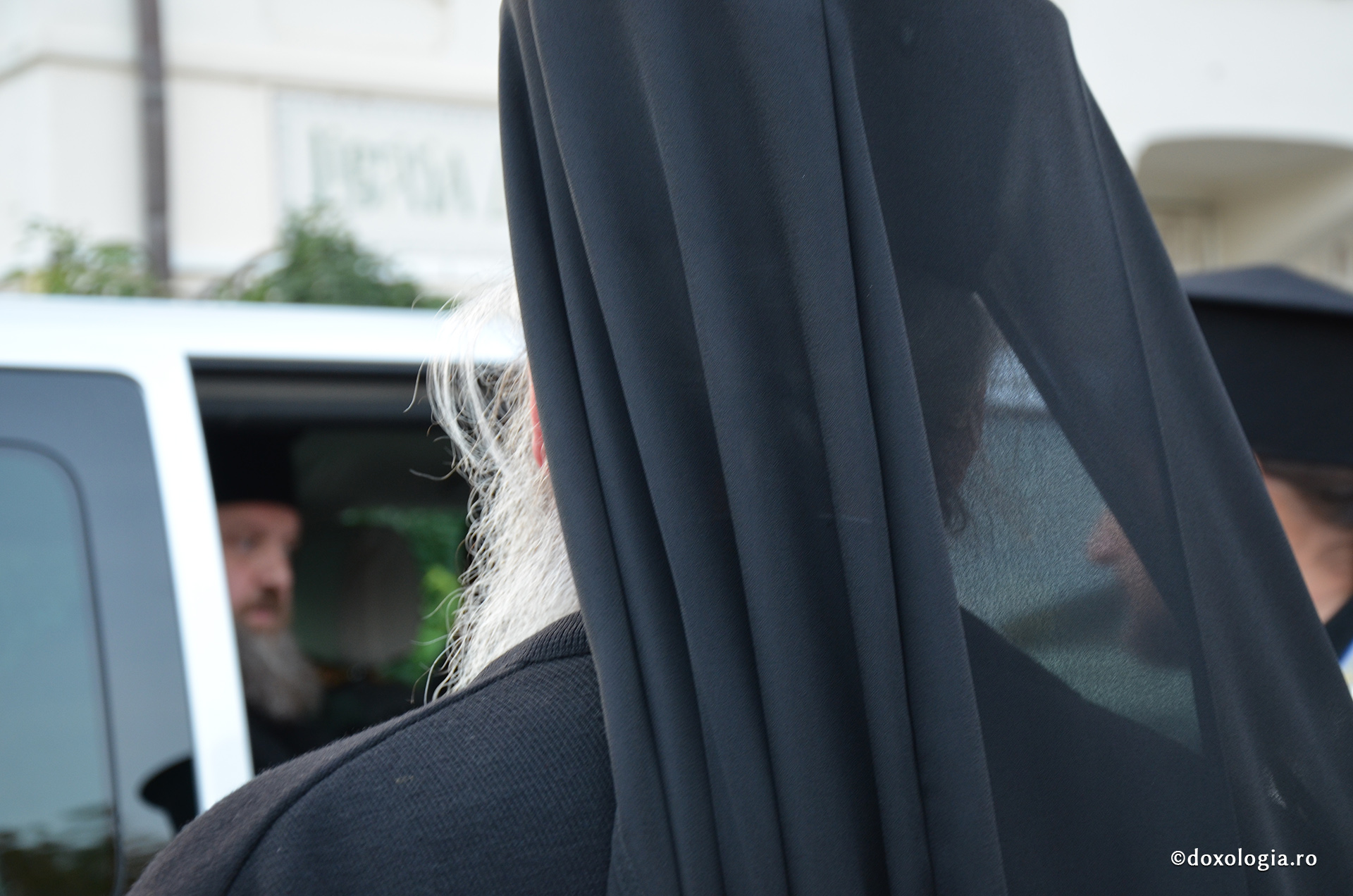 Pelerinii și-au luat rămas bun de la racla cu moaștele Sfântului Ioan Gură de Aur