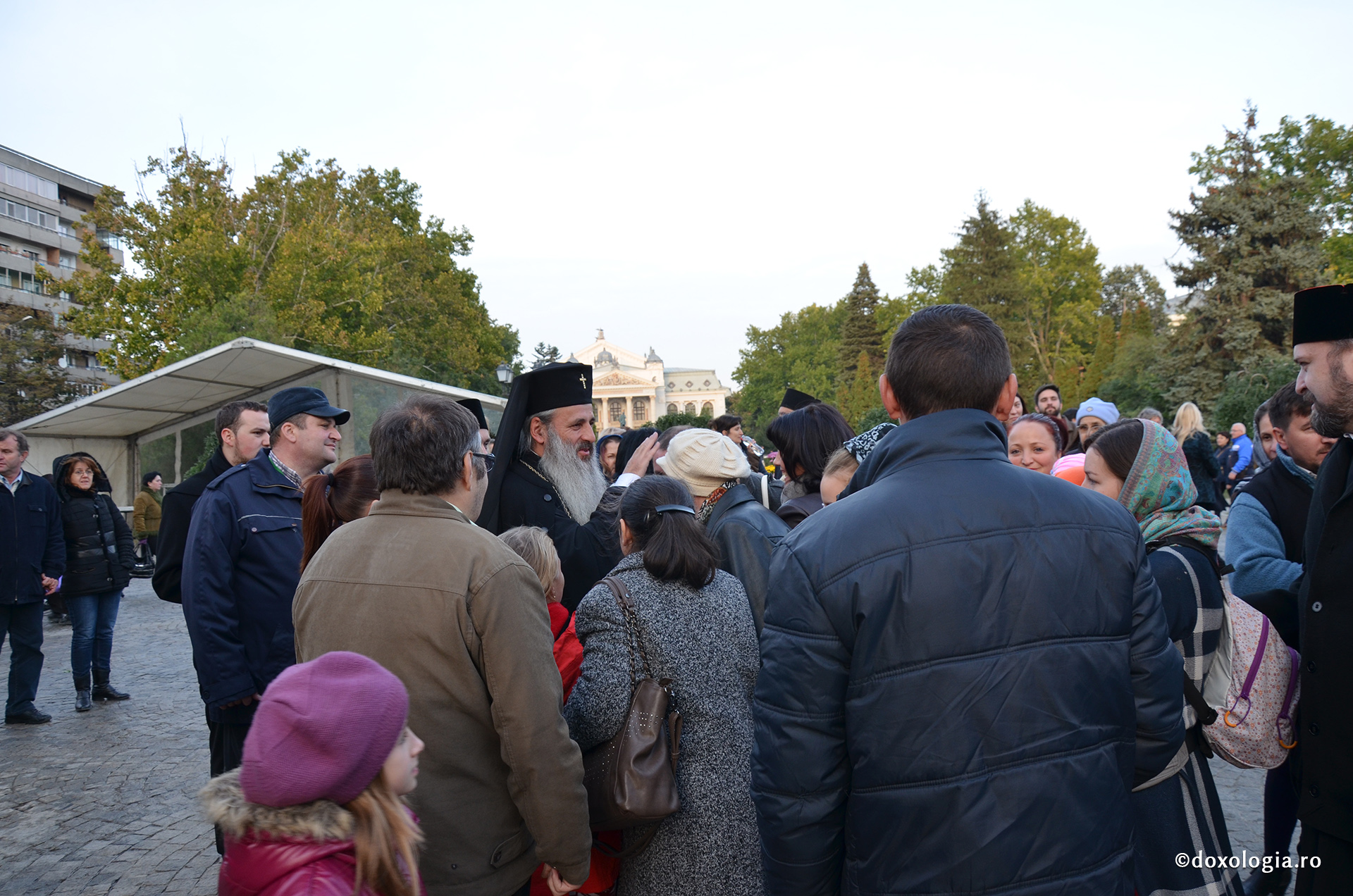 Pelerinii și-au luat rămas bun de la racla cu moaștele Sfântului Ioan Gură de Aur