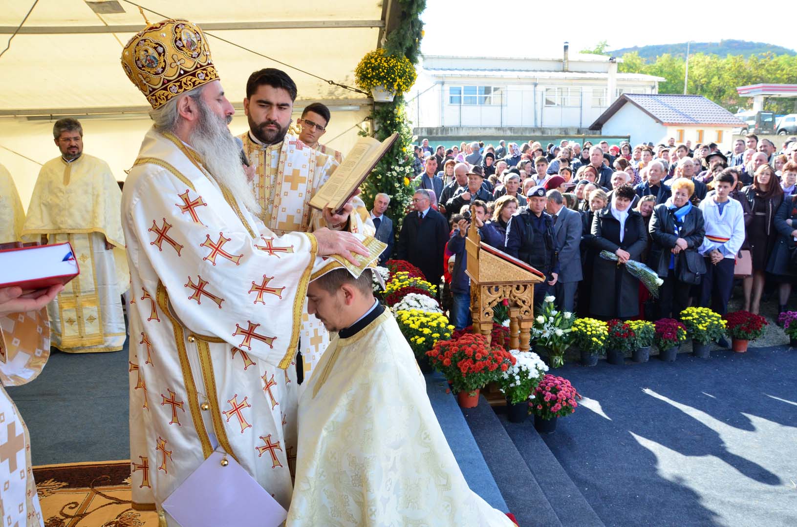 „Omul viu este cel care recunoaște iubirea lui Dumnezeu” - Sfințire de biserică la Răducăneni, Protopopiatul II Iași