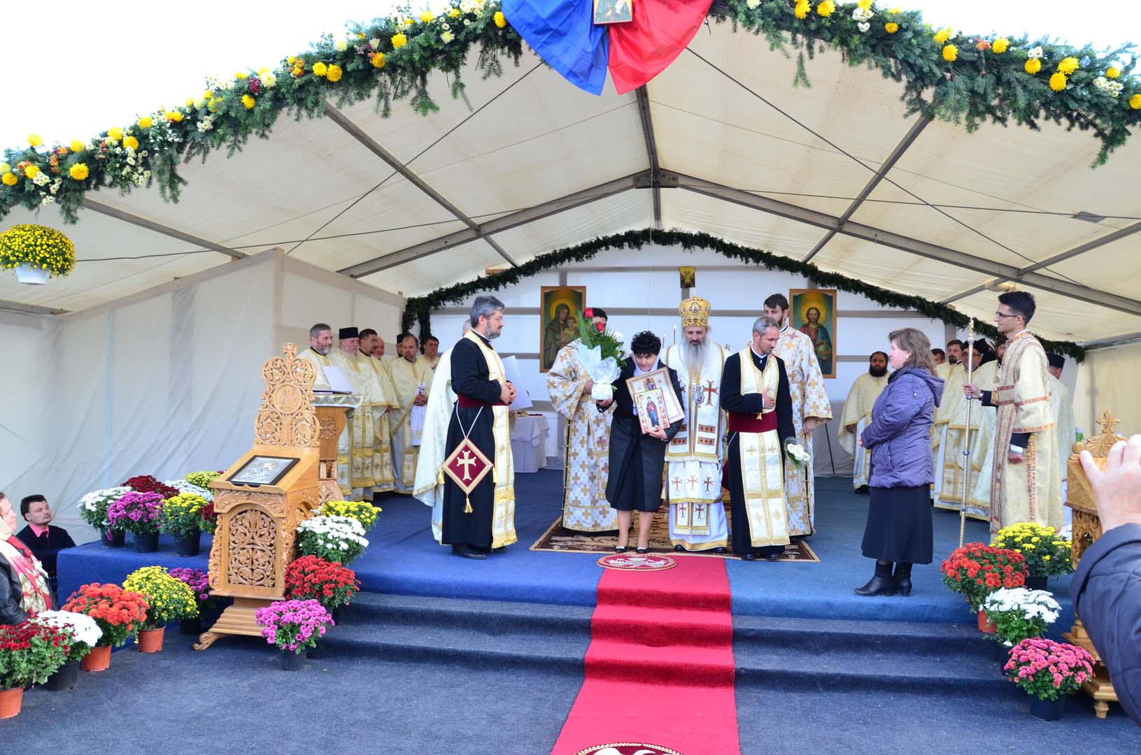 „Omul viu este cel care recunoaște iubirea lui Dumnezeu” - Sfințire de biserică la Răducăneni, Protopopiatul II Iași