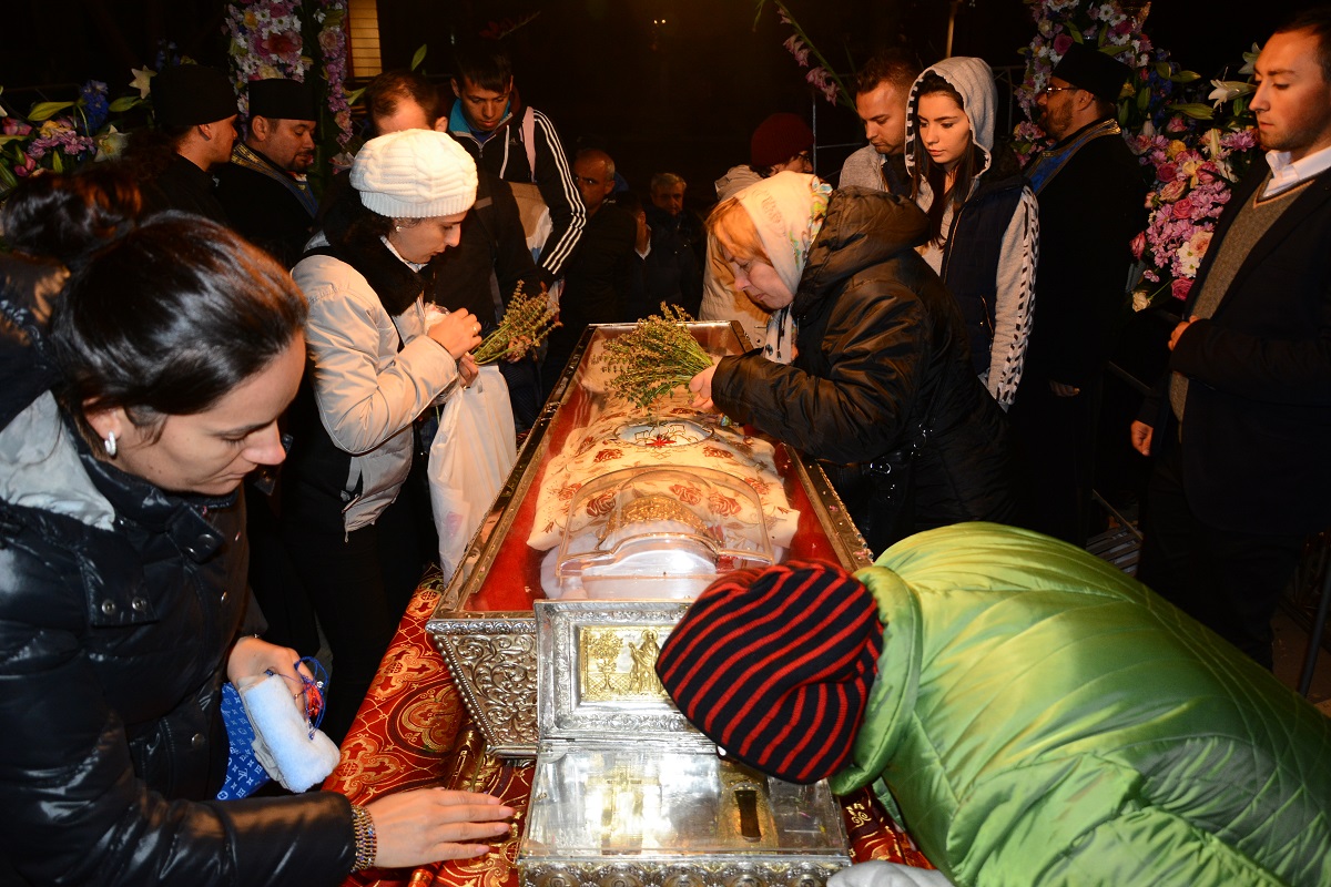 Cu bucurie şi nădejde, la racla Sfintei Parascheva