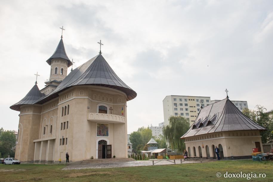 Bucurie duhovnicească în două biserici ieşene