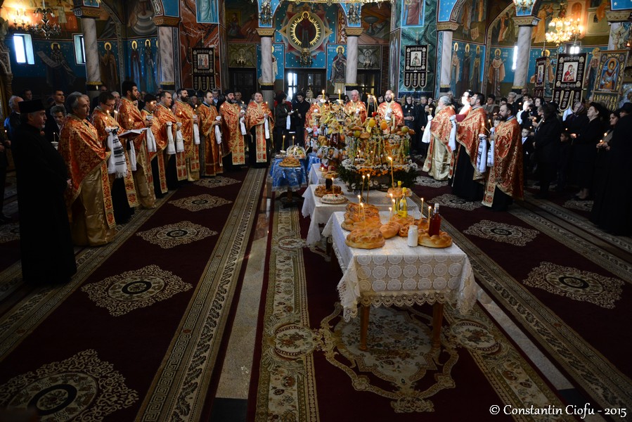 Parastas pentru părintele Vasile Nuţu, la Gura Humorului