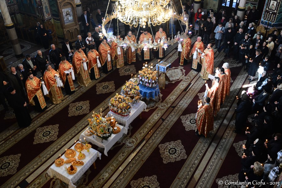 Parastas pentru părintele Vasile Nuţu, la Gura Humorului Parastas pentru părintele Vasile Nuţu, la Gura Humorului