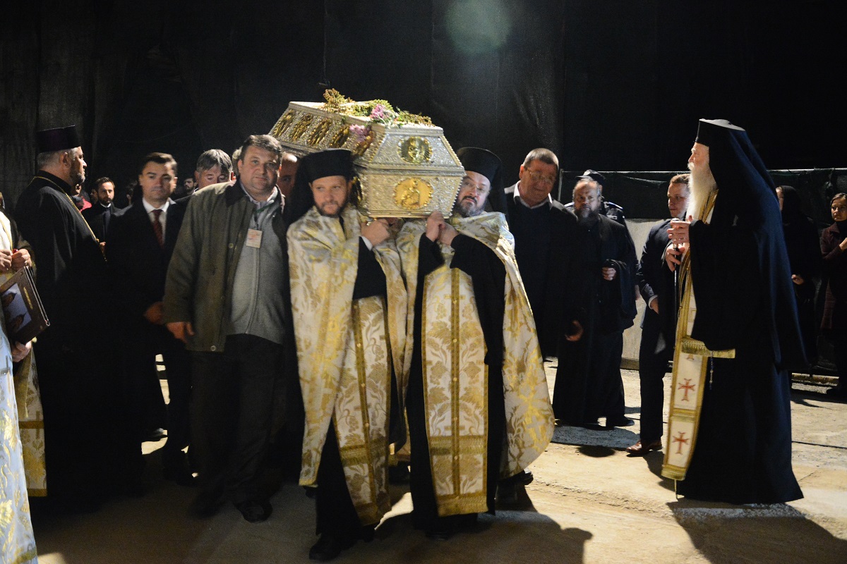 Procesiune cu moaştele Sfintei Parascheva