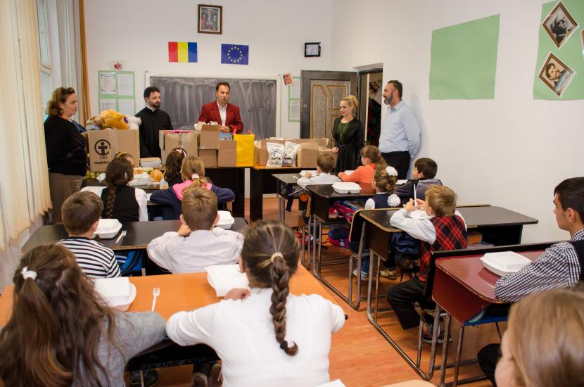 Sprijin pentru elevii romașcani Sprijin pentru elevii romașcani