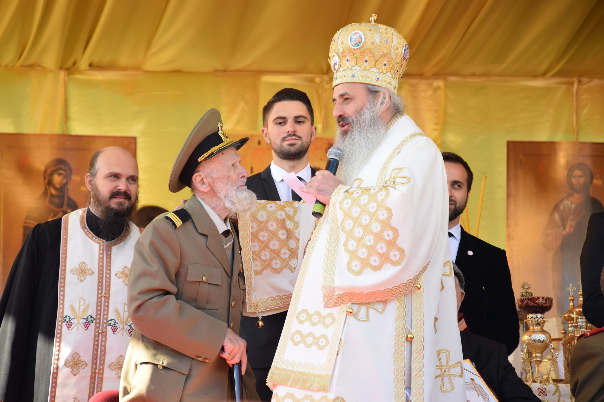 Foto: Tudorel Rusu 22 de ierahi și zeci de mii de credincioși, la hramul „Sfintei Ocrotitoare a Moldovei”