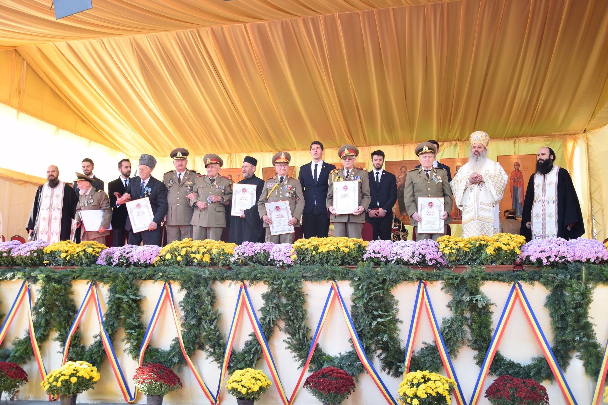 Foto: Tudorel Rusu 22 de ierahi și zeci de mii de credincioși, la hramul „Sfintei Ocrotitoare a Moldovei”