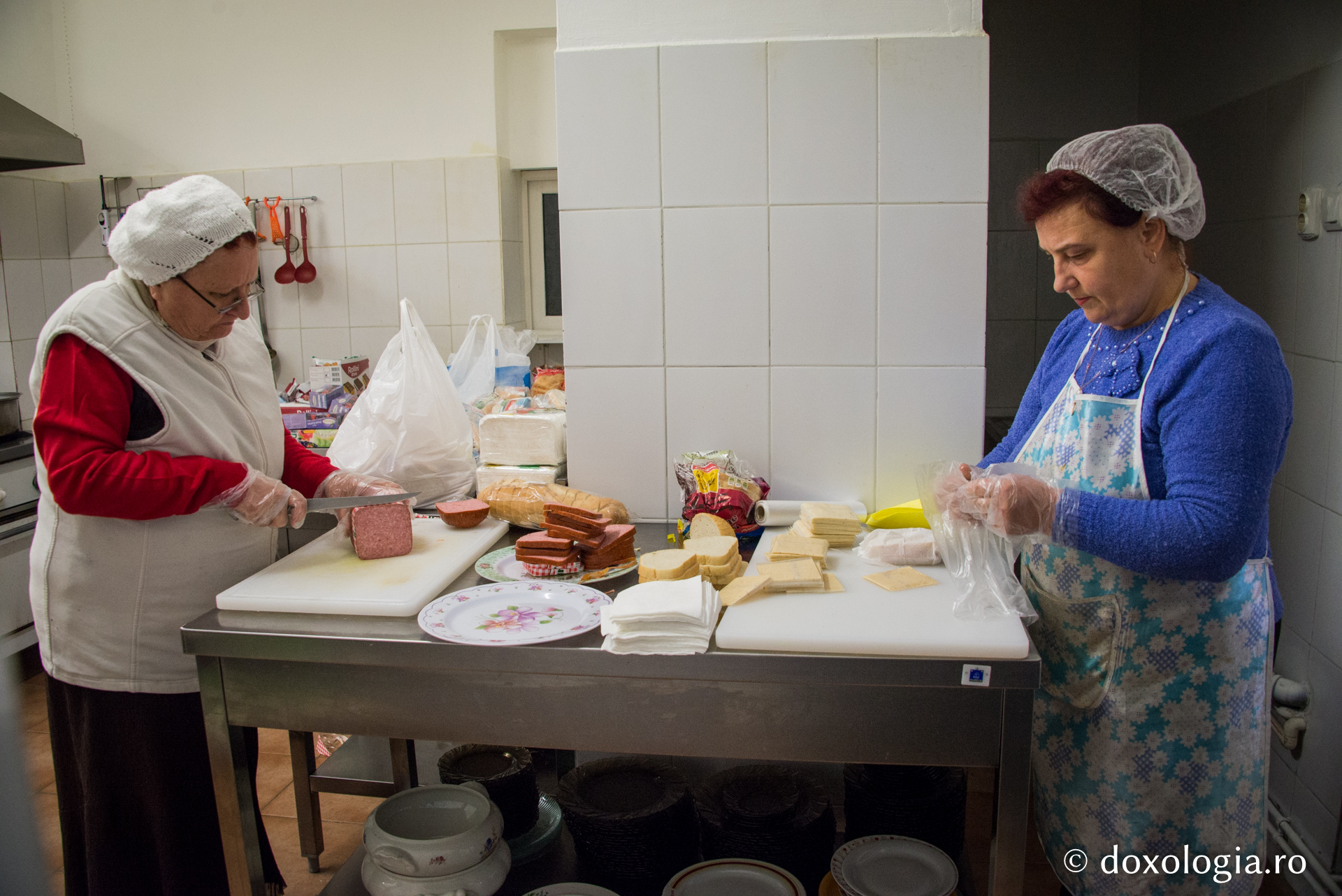 Hrană pentru pelerinii Sfintei Parascheva - galerie foto