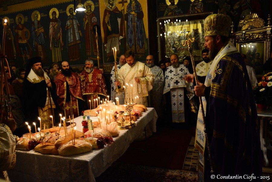 Trei ierarhi la hramul Bisericii „Sfânta Parascheva” din Iaşi
