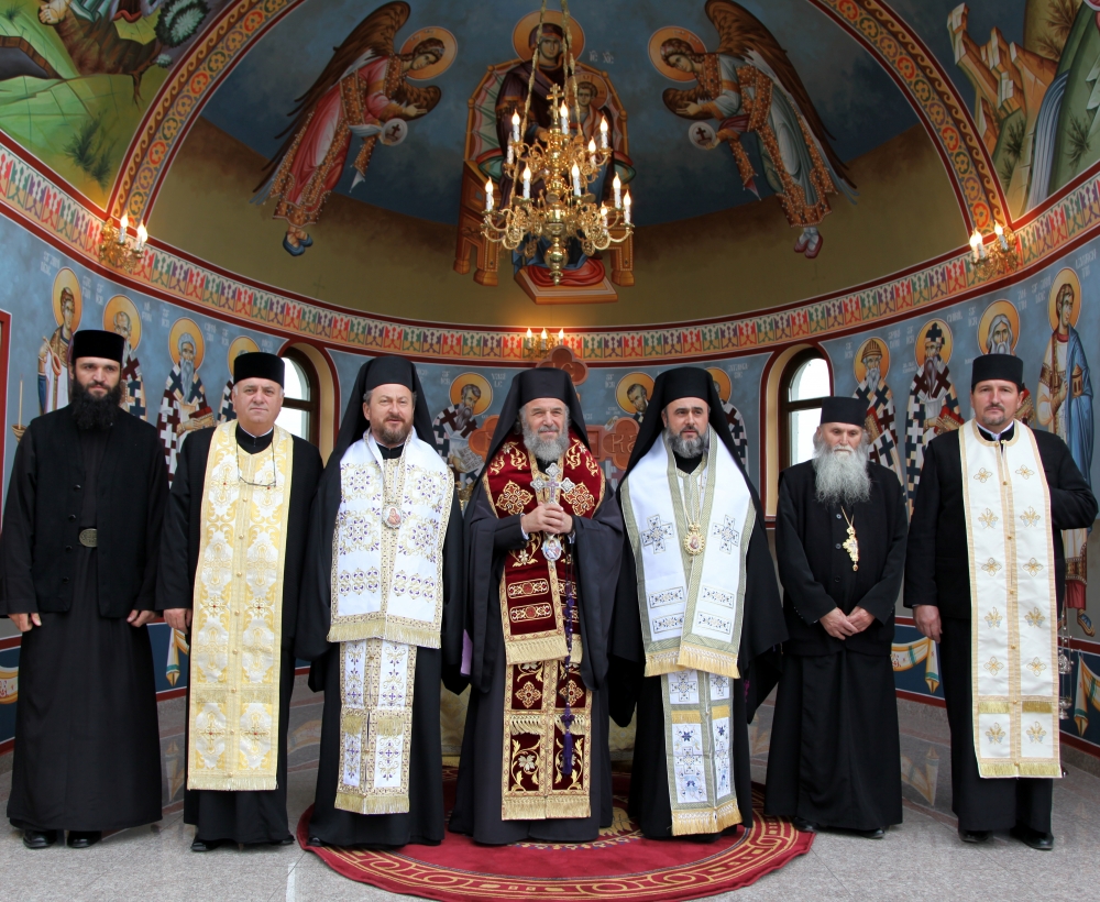 Întreită slujire arhierească la Schitul buzoian „Sfântul Ilie” – Săseni Întreită slujire arhierească la Schitul buzoian „Sfântul Ilie” – Săseni