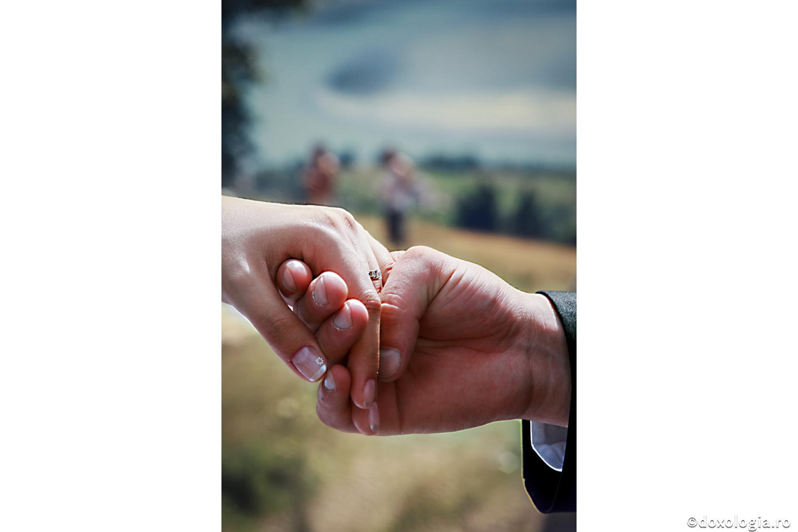 Tare este ca moartea dragostea