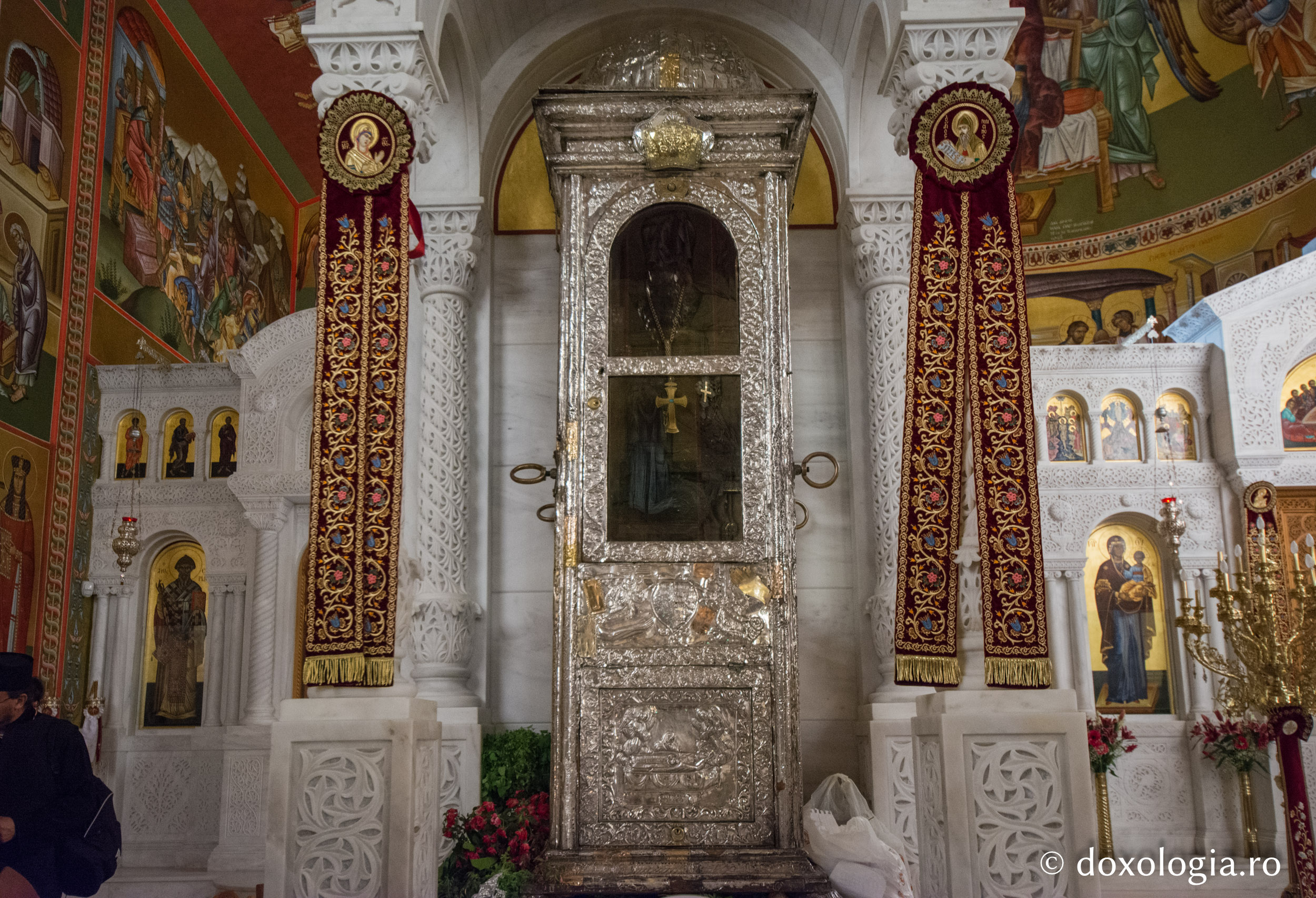 Racla mică cu moaştele Sfântului Gherasim din Kefalonia / Foto: Pr. Silviu Cluci Racla cu moaştele Sfântului Gherasim din Kefalonia
