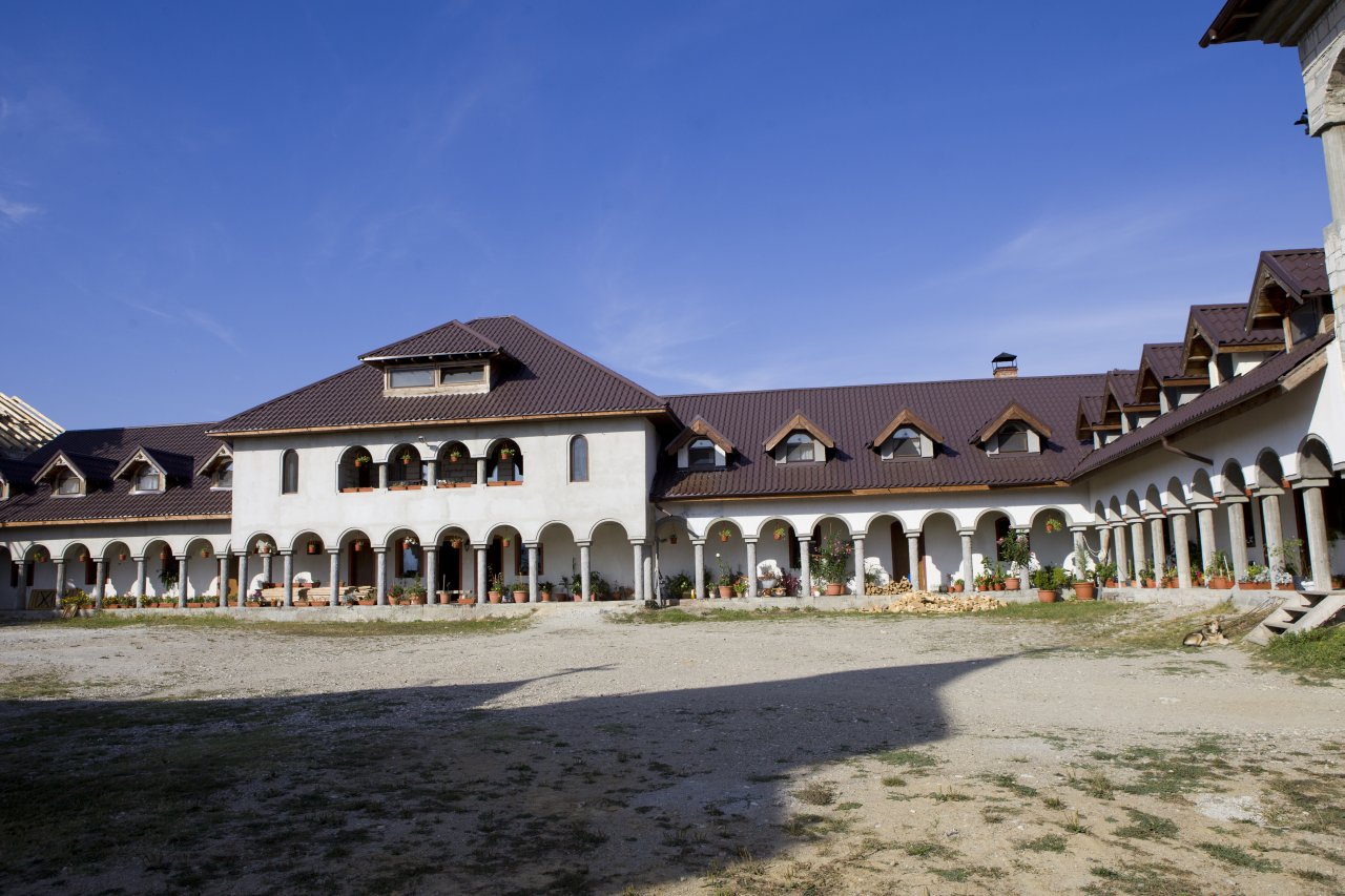 Mănăstirea „Cuvioasa Parascheva” – Nera