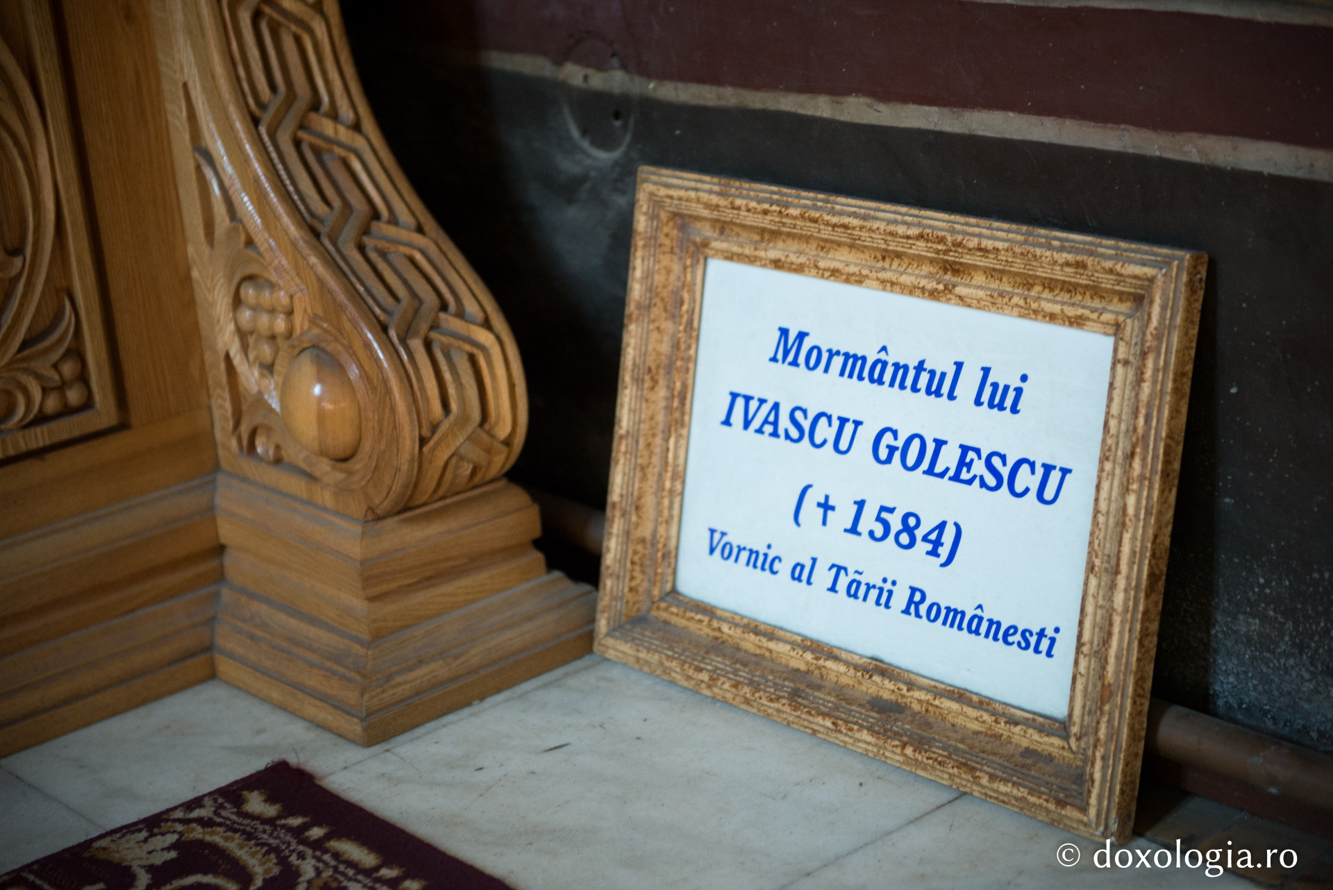 Mormântul lui Ivașcu Golescu, domn al Țării Românești/ Foto: Ștefan Cojocariu Necropola domnească de la Mănăstirea Bistrița nemțeană