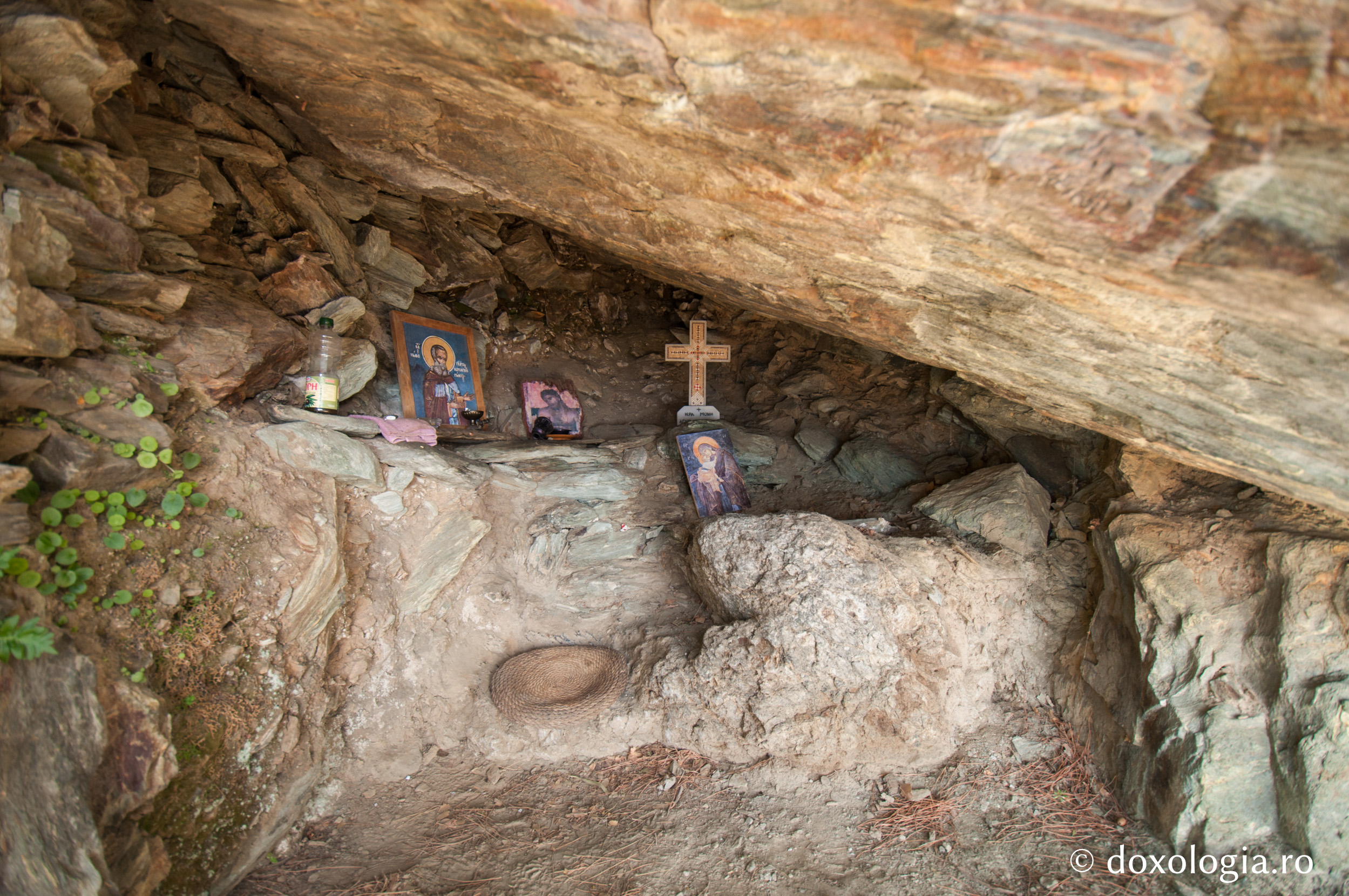 Peştera Sfântului Nifon (Foto: Silviu Cluci) Râvna pentru sfinți