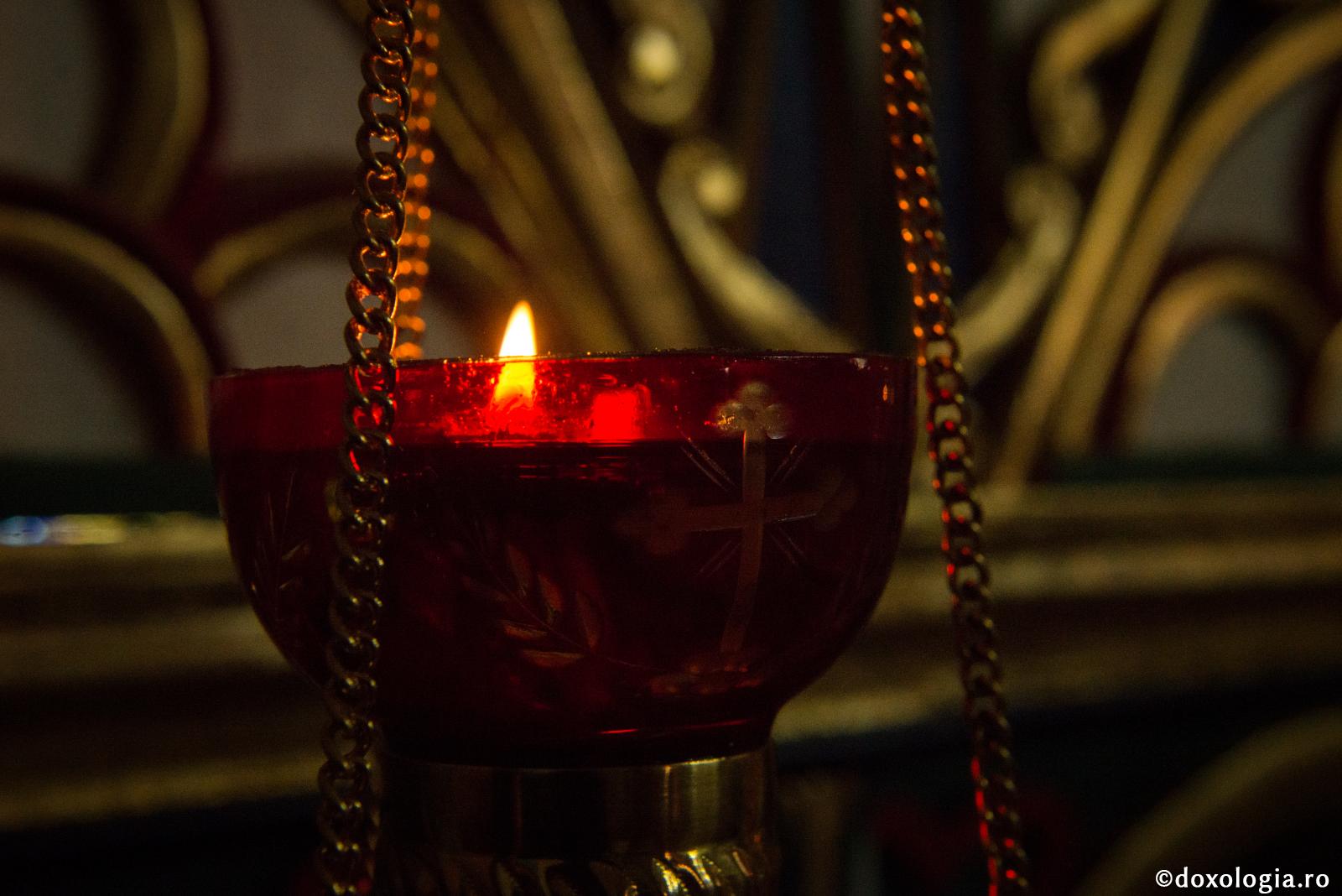 candelă aprinsă