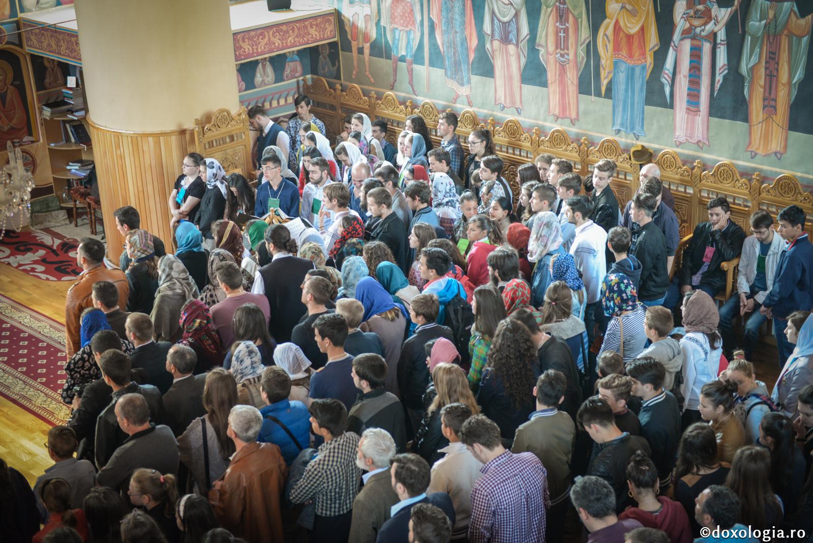 În noi toți, ca în niște sfinte lăcașe, stăpânește Duhul Sfânt