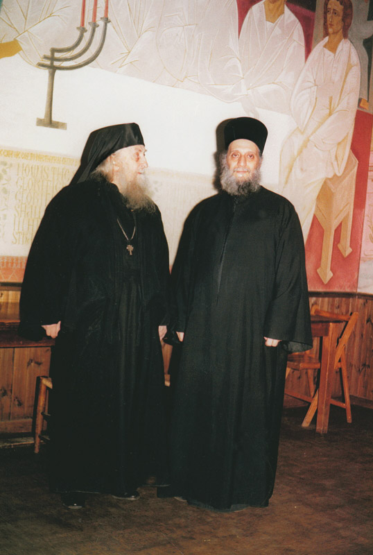 Arhimandritul Emilianos Simonopetritul şi părintele Sofronie Saharov Arhimandritul Emilianos Simonopetritul și Arhimandritul Sofronie Saharov