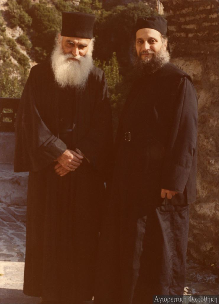 Arhimandritul Emilianos Simonopetritul şi părintele Efrem Katunakiotul Părintele Emilianos Simonopetritul şi părintele Efrem Katunakiotul