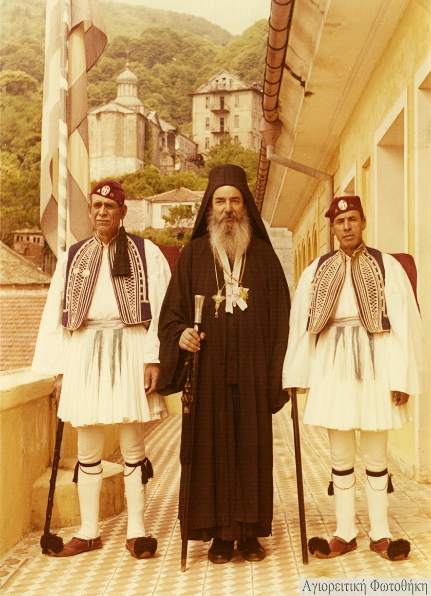 Părintele Teoclit Dionisiatul - protoepistat al Sfântului Munte Athos (1974-1975) (Foto: Hristo Zegkos) Părintele Teoclit Dionisiatul