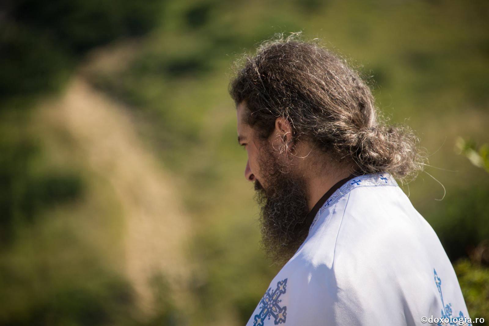 Arhiereii și preoții nu se cade a avea oglinzi