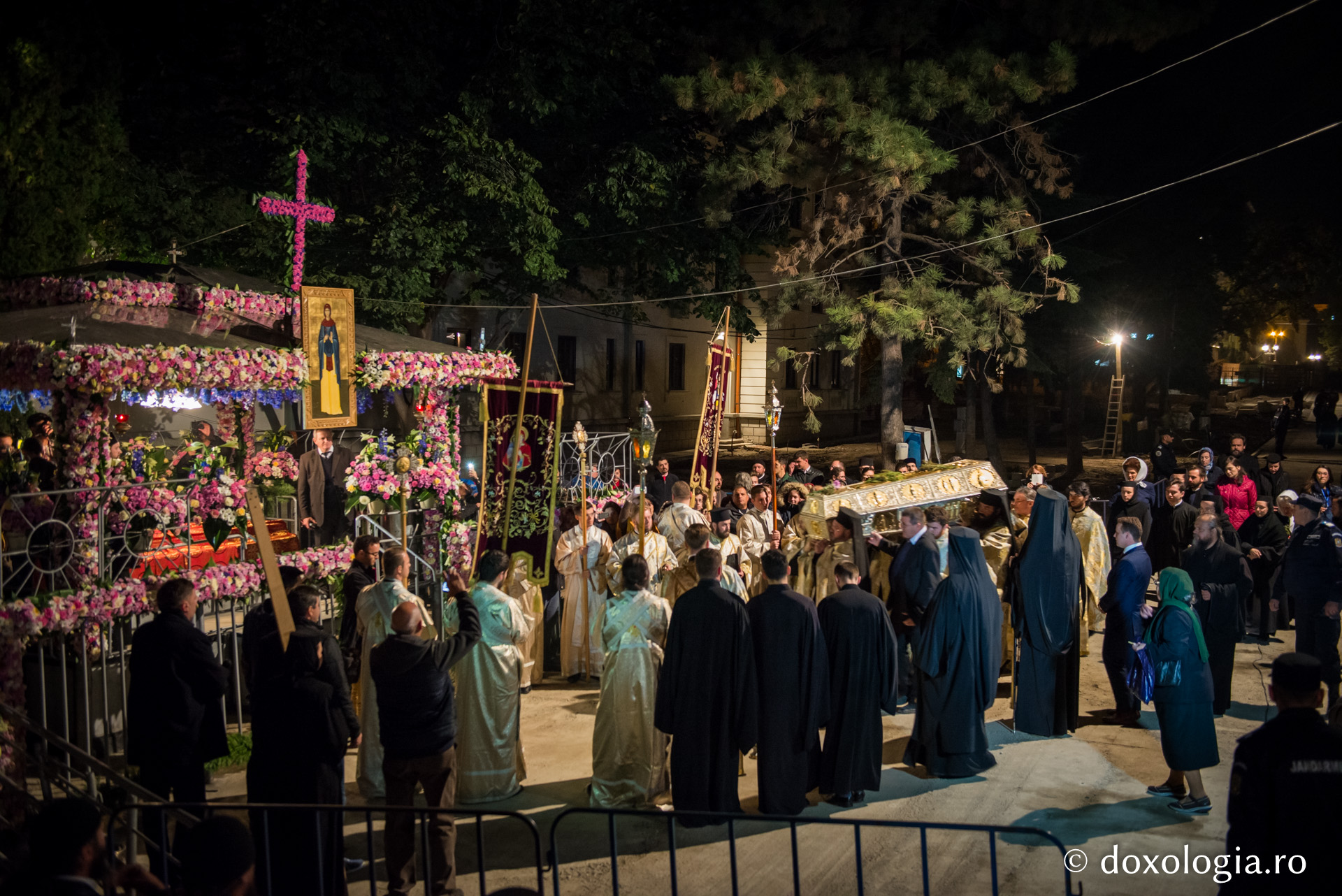 Procesiunea de scoatere a raclei Sfintei Parascheva