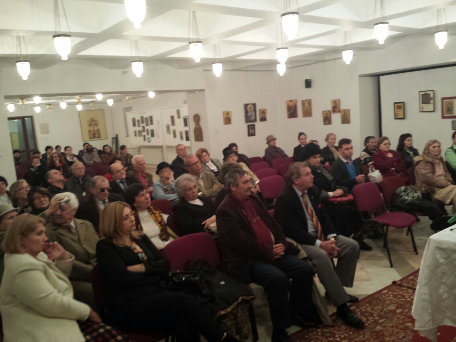 Întâlnire &quot;sub semnul poeziei şi al amintirilor&quot;, la Iaşi