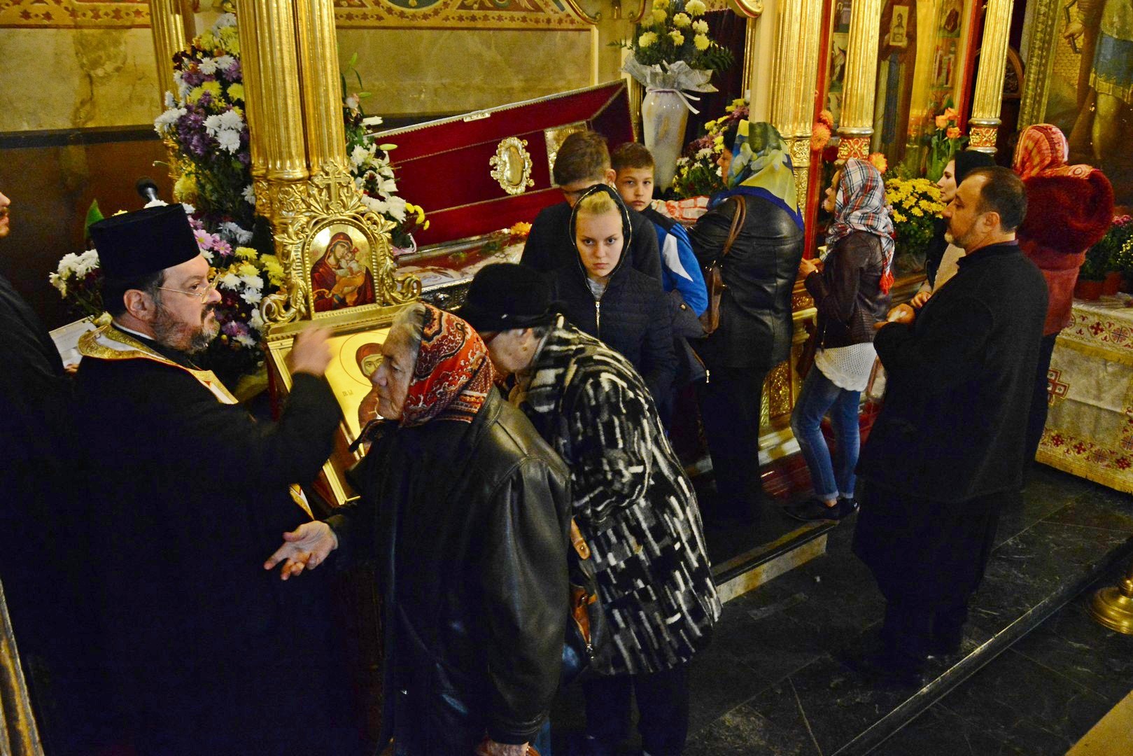 Au început sărbătorile Sfintei Parascheva