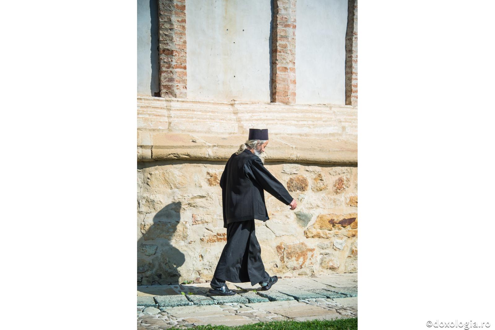 Neîndeplinirea regulilor monahale